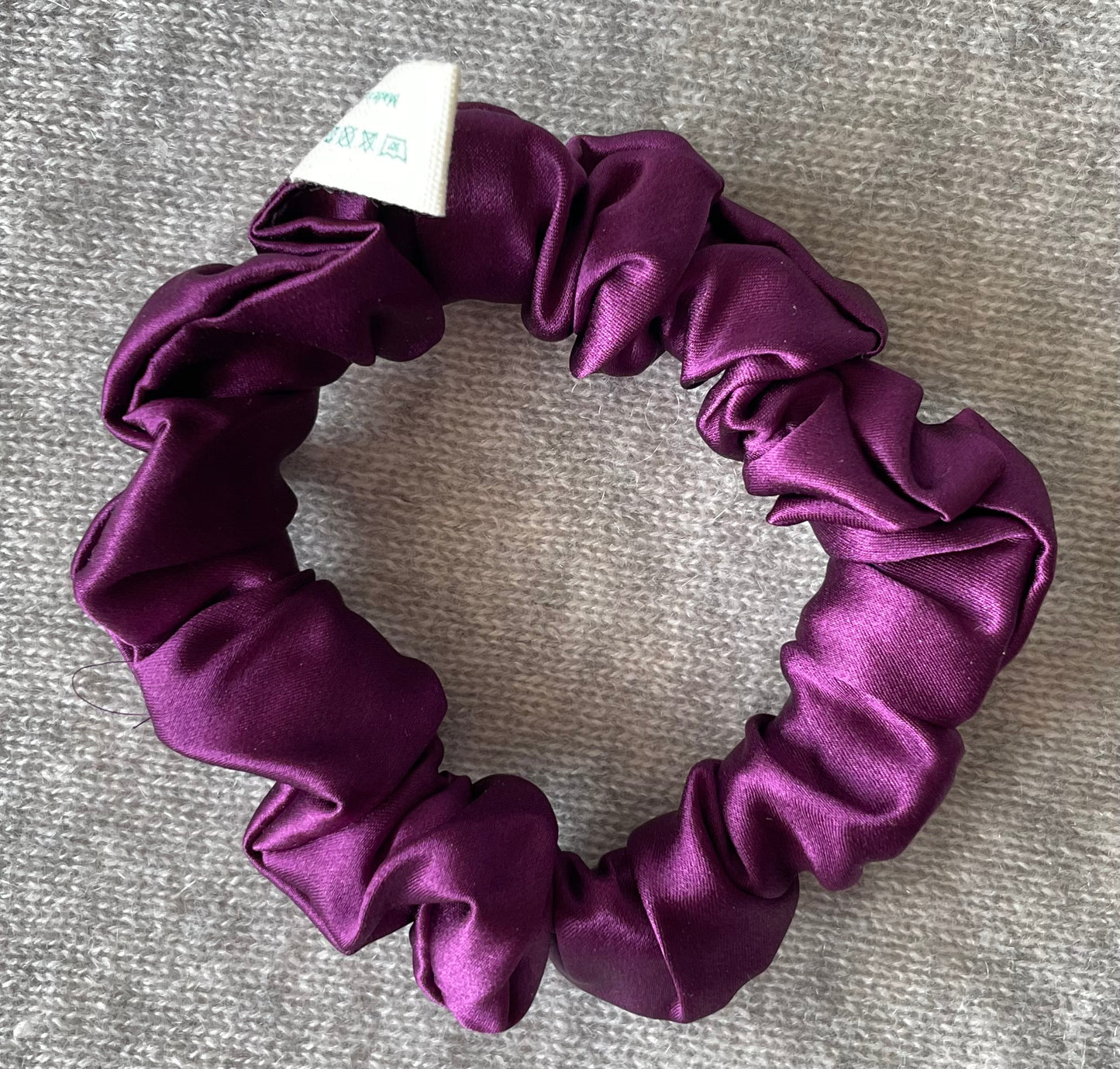 100% 30 momme Silk Scrunchie Small