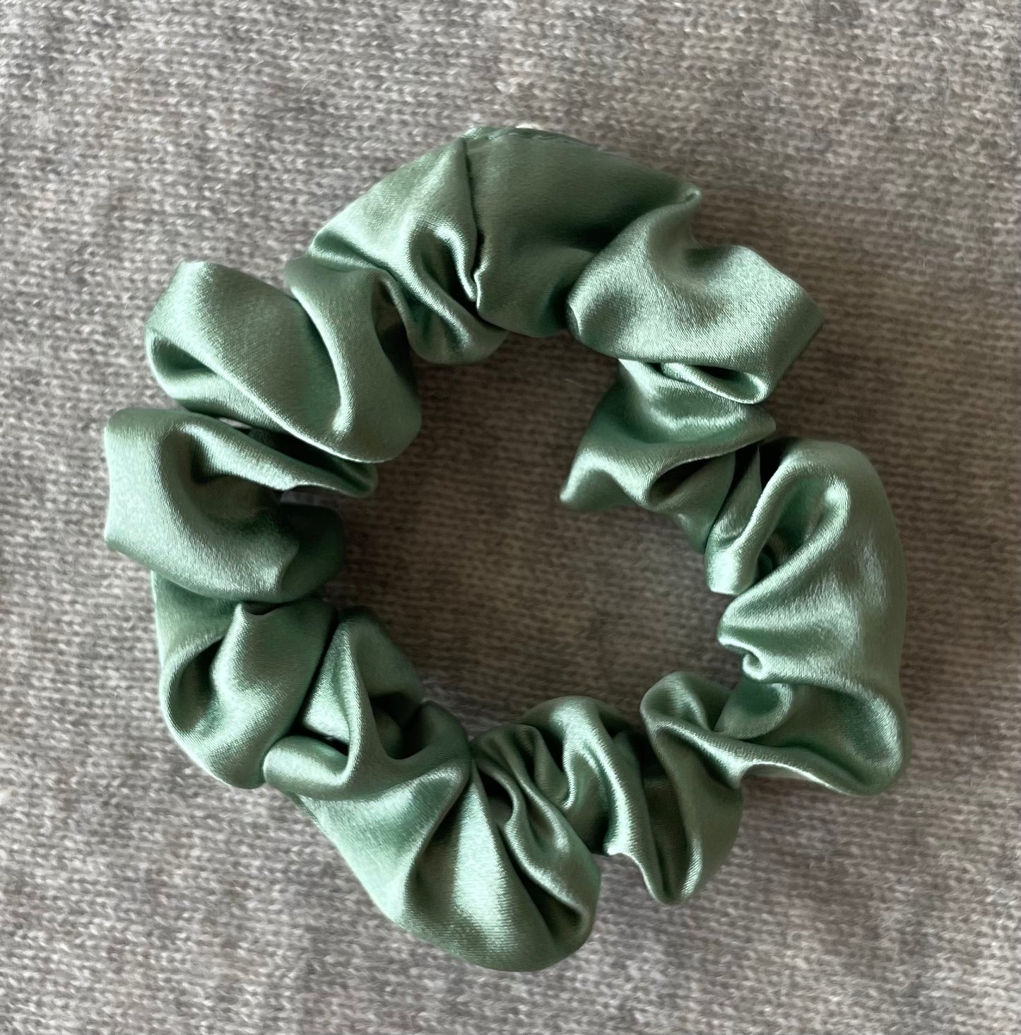 100% 30 momme Silk Scrunchie Small