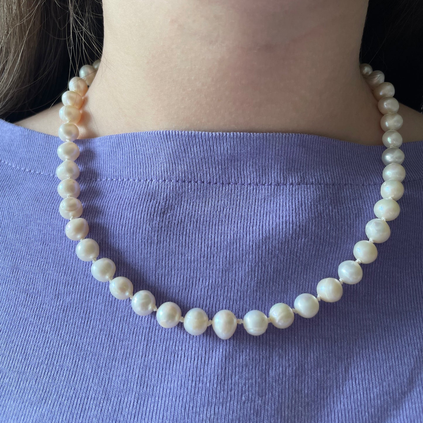 Round freshwater pearl necklace 42cm. Hand knotted with 100% silk thread,925 sterling silver clasp