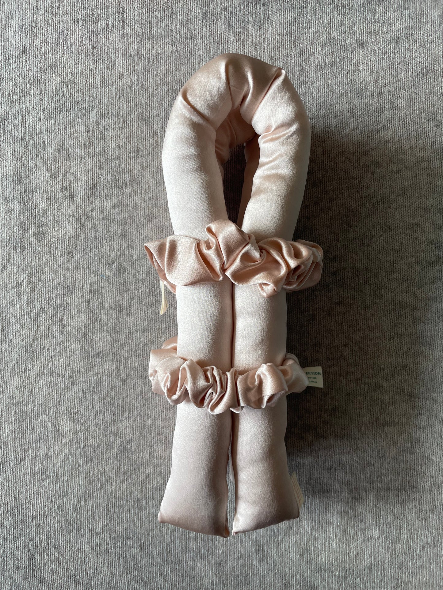 30 momme silk heartless curler set with 2 small 30 momme silk scrunchies in Peach color