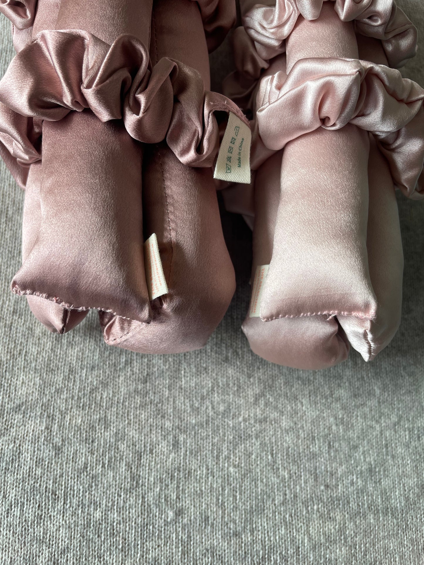 30 momme silk heartless curler set with 2 small 30 momme silk scrunchies hand sewed on edge in Sweden