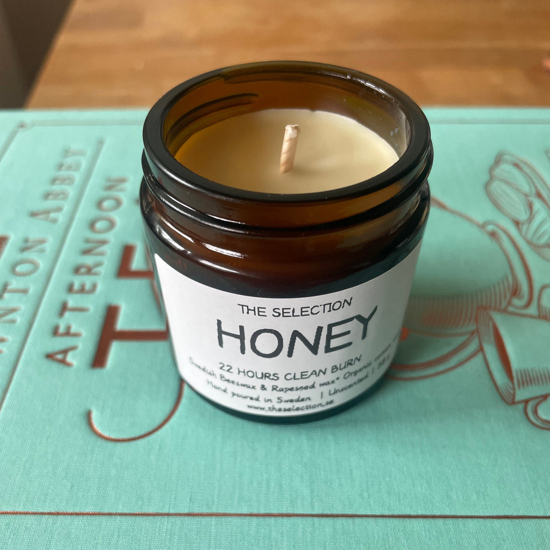 The Quiet Strength of Beeswax: A Traditional European Wax Reimagined in Modern Sustainable Candles
