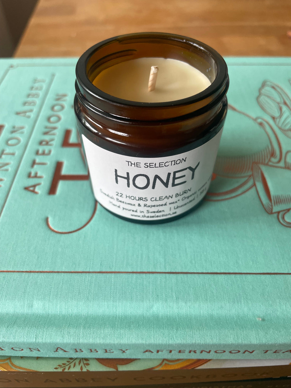 The Art of Pure Light: Why This 58g Swedish Beeswax & Rapeseed wax Candle Outperforms Industry Giants
