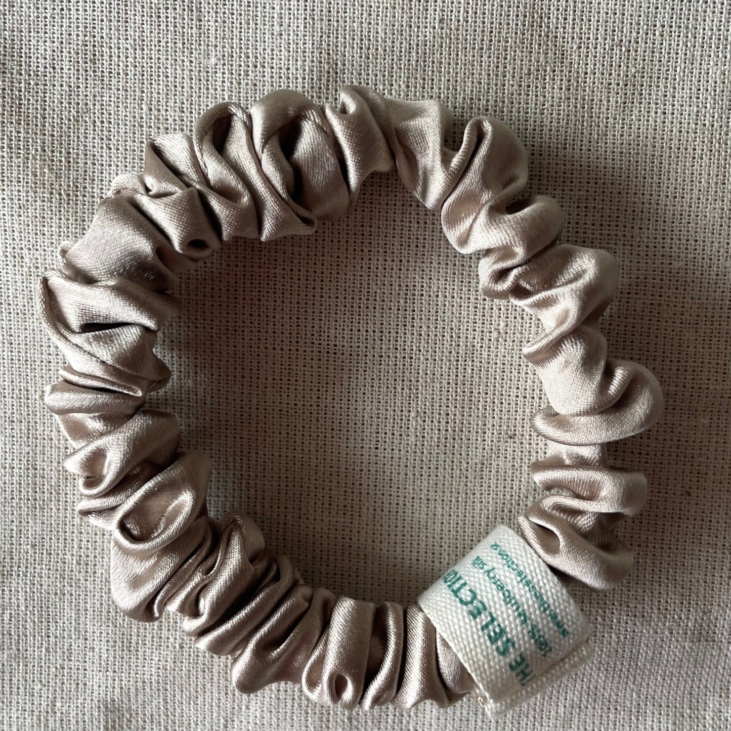 100% 30 momme silk 1cm wide scrunchie in champagne color 