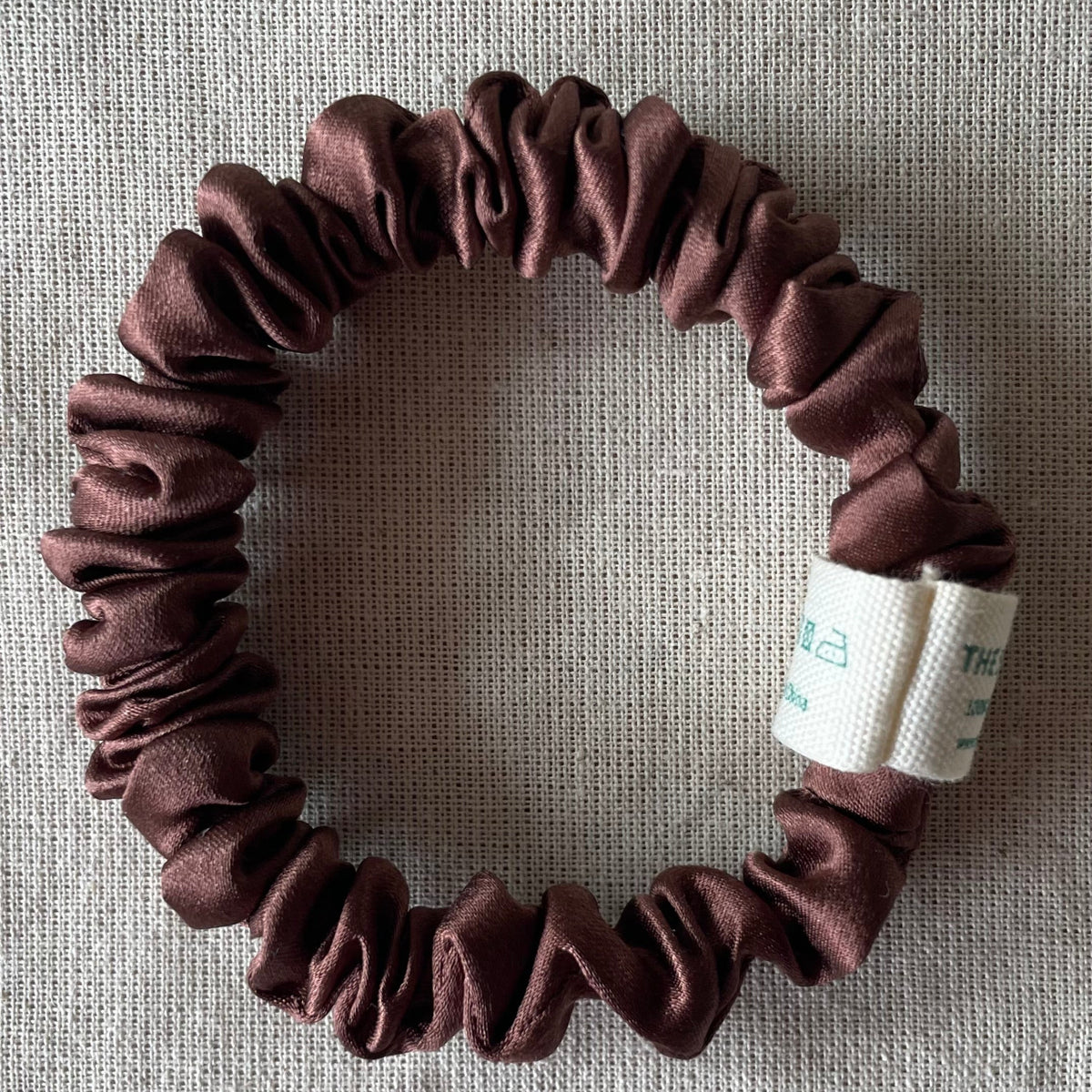 100% 30 momme silk 1cm wide scrunchie in chocolate brown color 