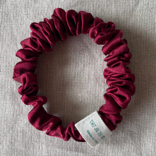 100% 30 momme silk 1cm wide scrunchie in wine red color 