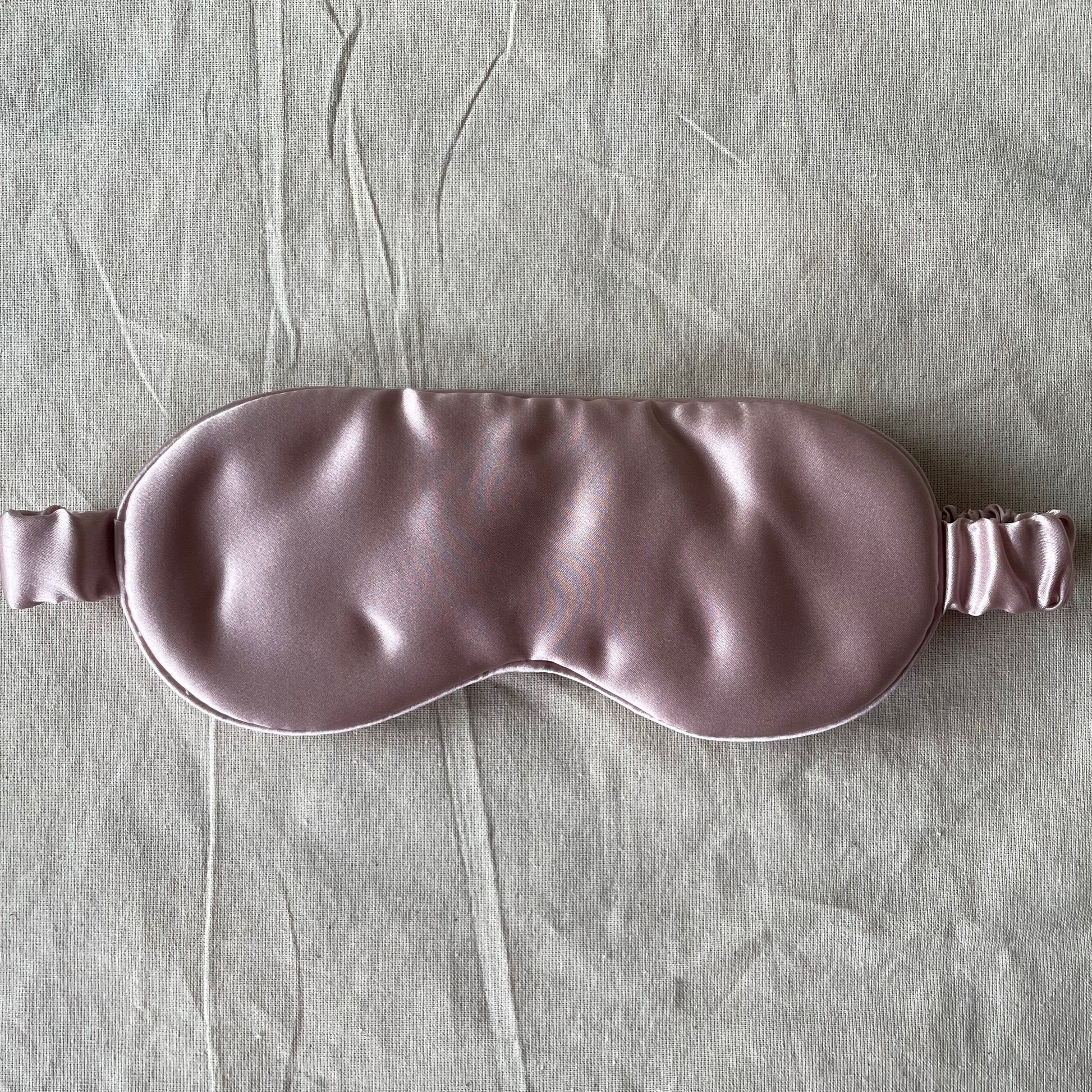 100% 30 momme silk eye mask with 100% silk filling In dusty pink color 