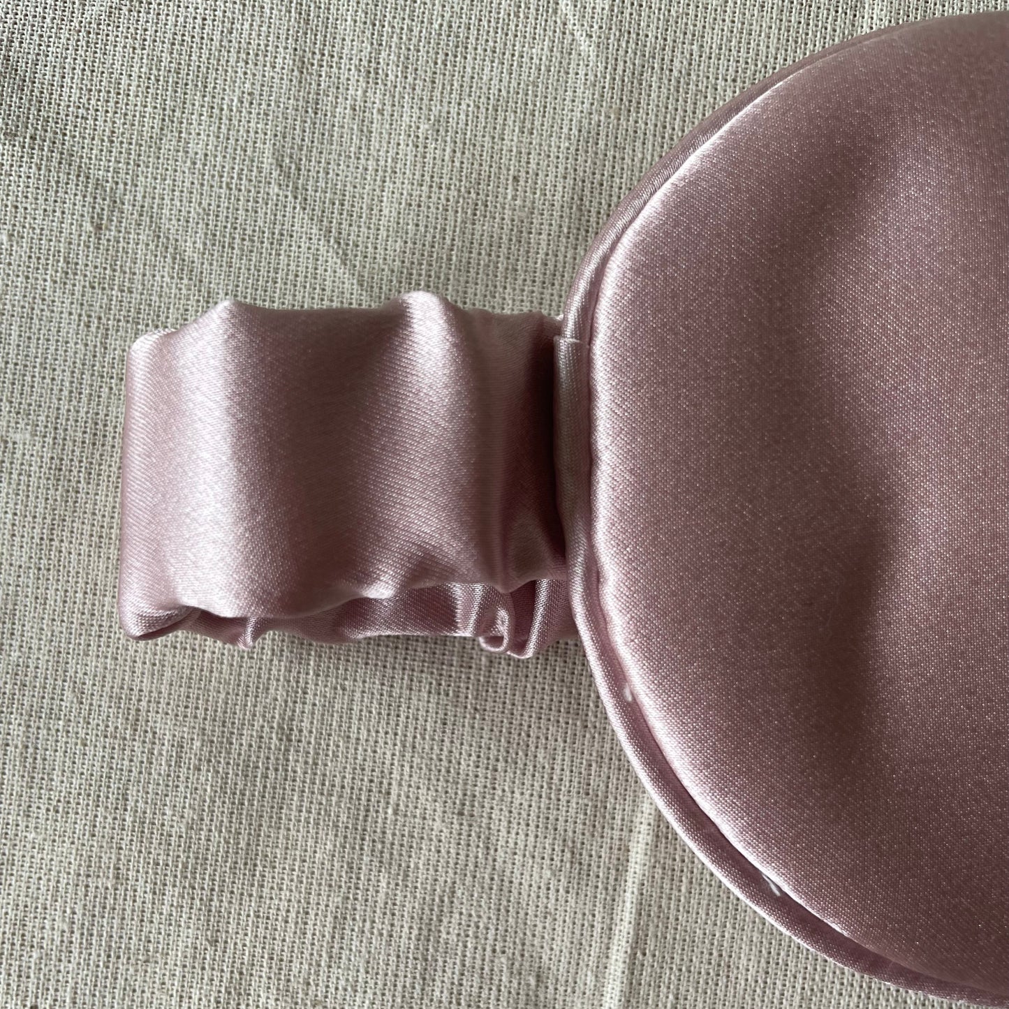 100% 30 momme silk eye mask with 100% silk filling In dusty pink 