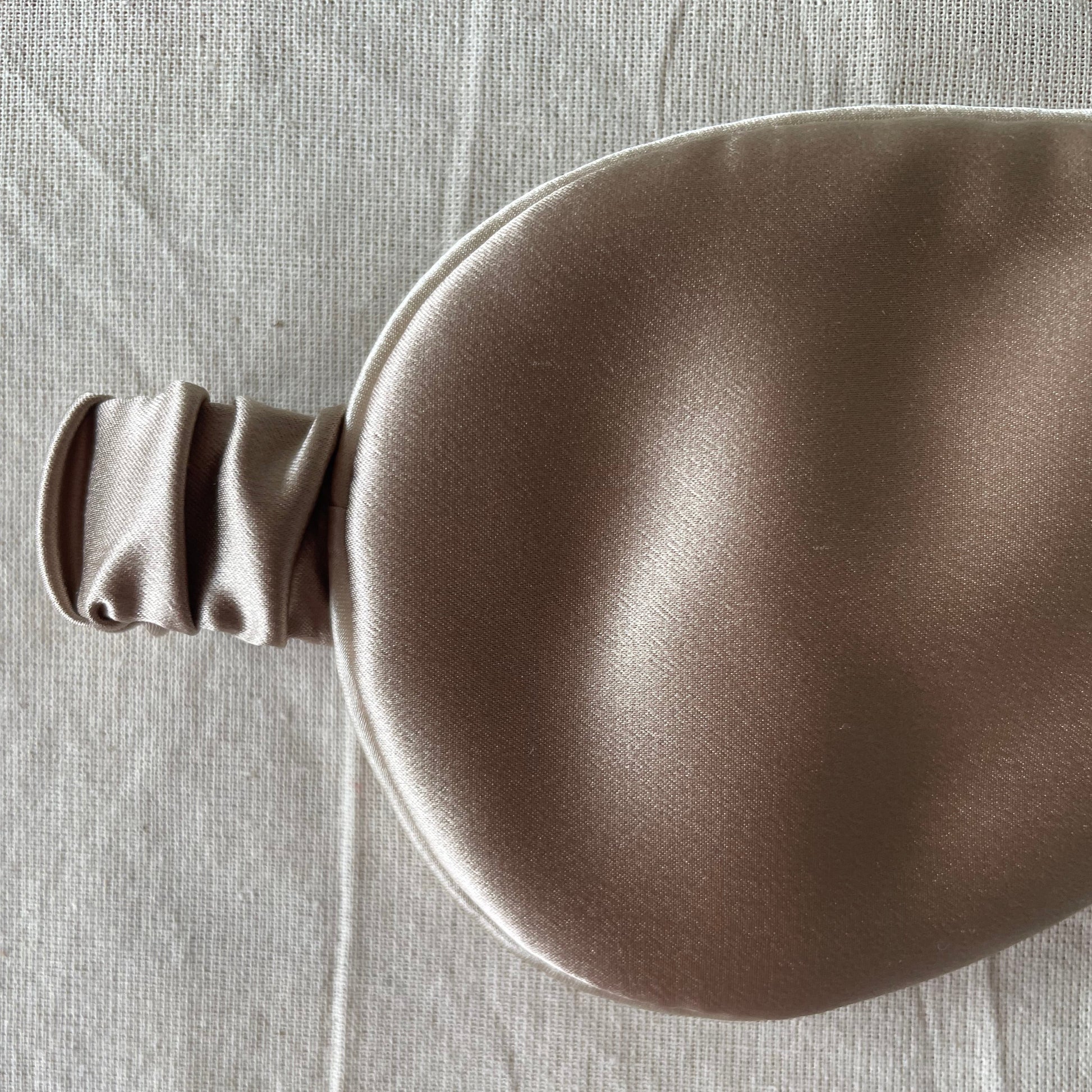 100% 30 momme silk eye mask with 100% silk filling In nude color 