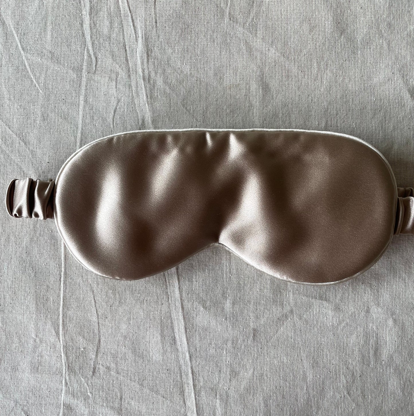 100% 30 momme silk eye mask with 100% silk filling In nude color 