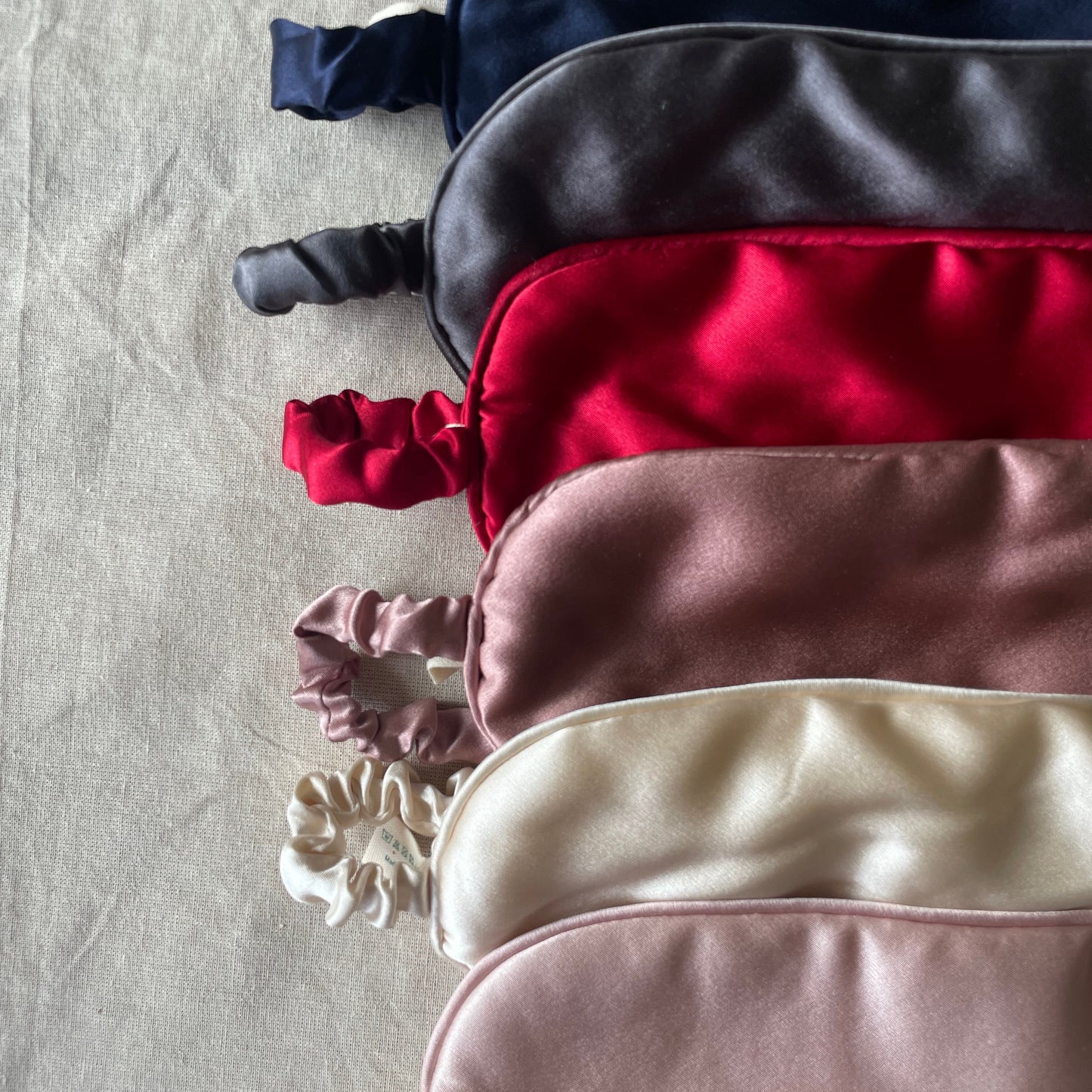 30 momme silk eye mask with 100% silk fillings 