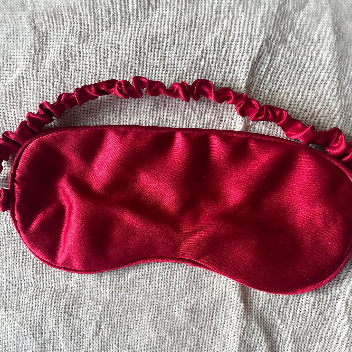 30 momme silk eye mask with 100% silk fillings In cherry color 
