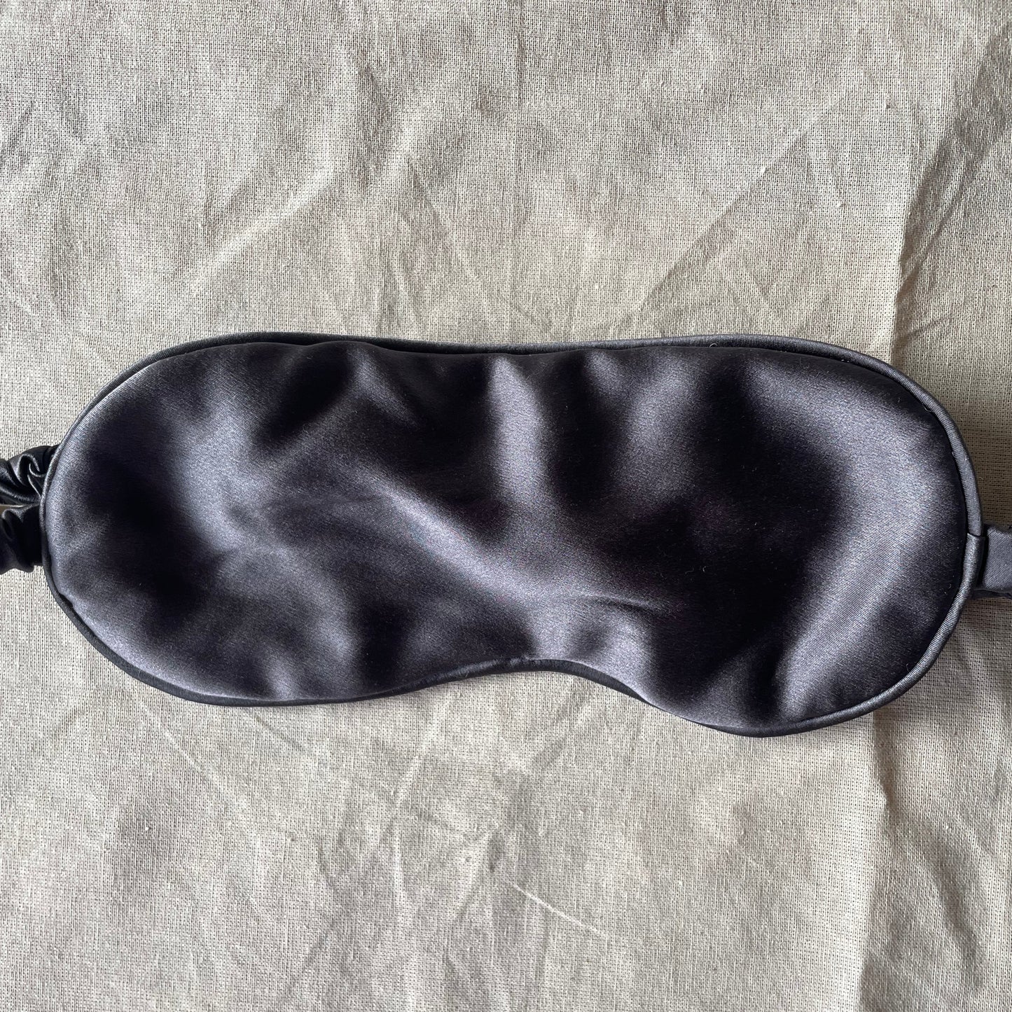 30 momme silk eye mask with 100% silk fillings In elephant color 