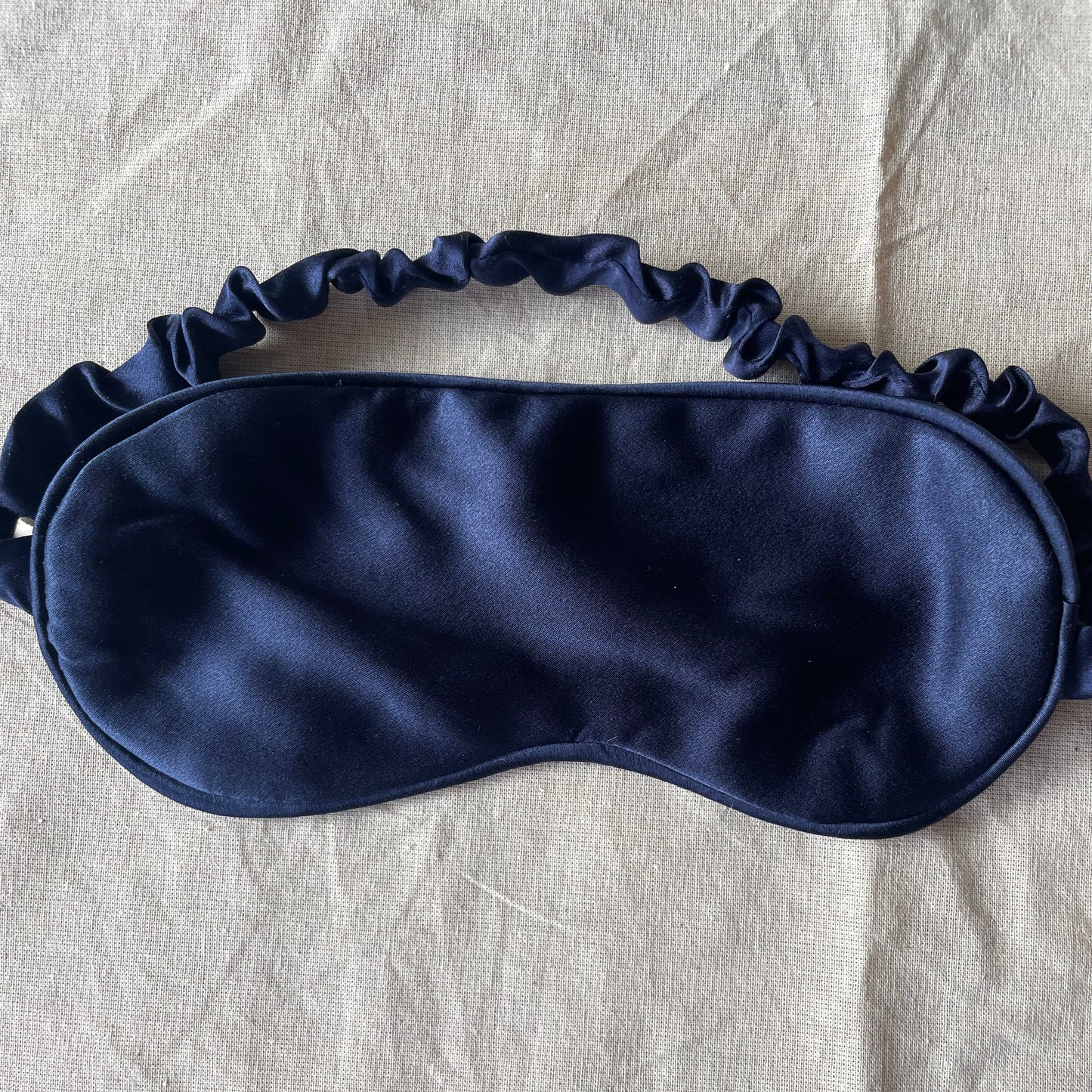 30 momme silk eye mask with 100% silk fillings In navy color 