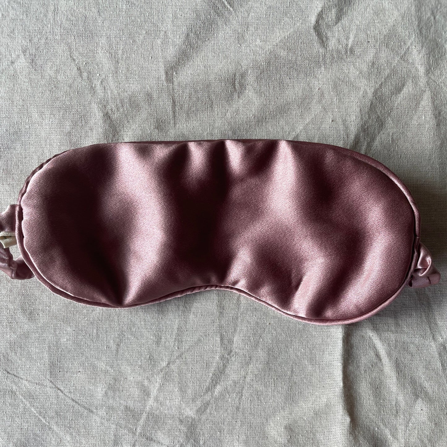 30 momme silk eye mask with 100% silk fillings In rosewood color 