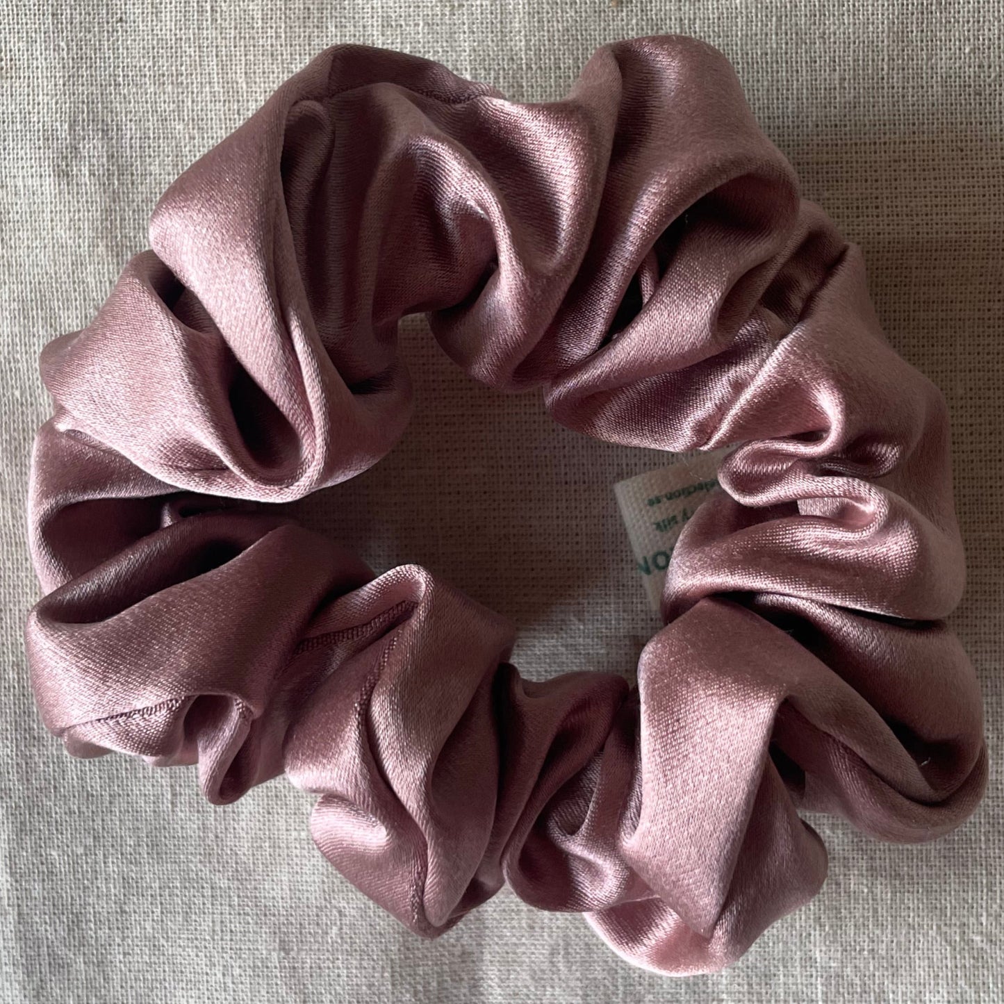 30 momme silk standard scrunchie in rosewood color 