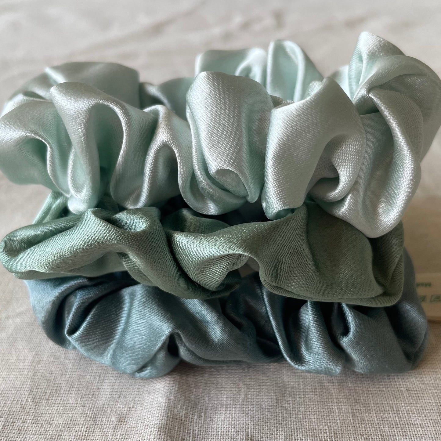 30 momme standard scrunchies 3 pack In mint ocean avocado