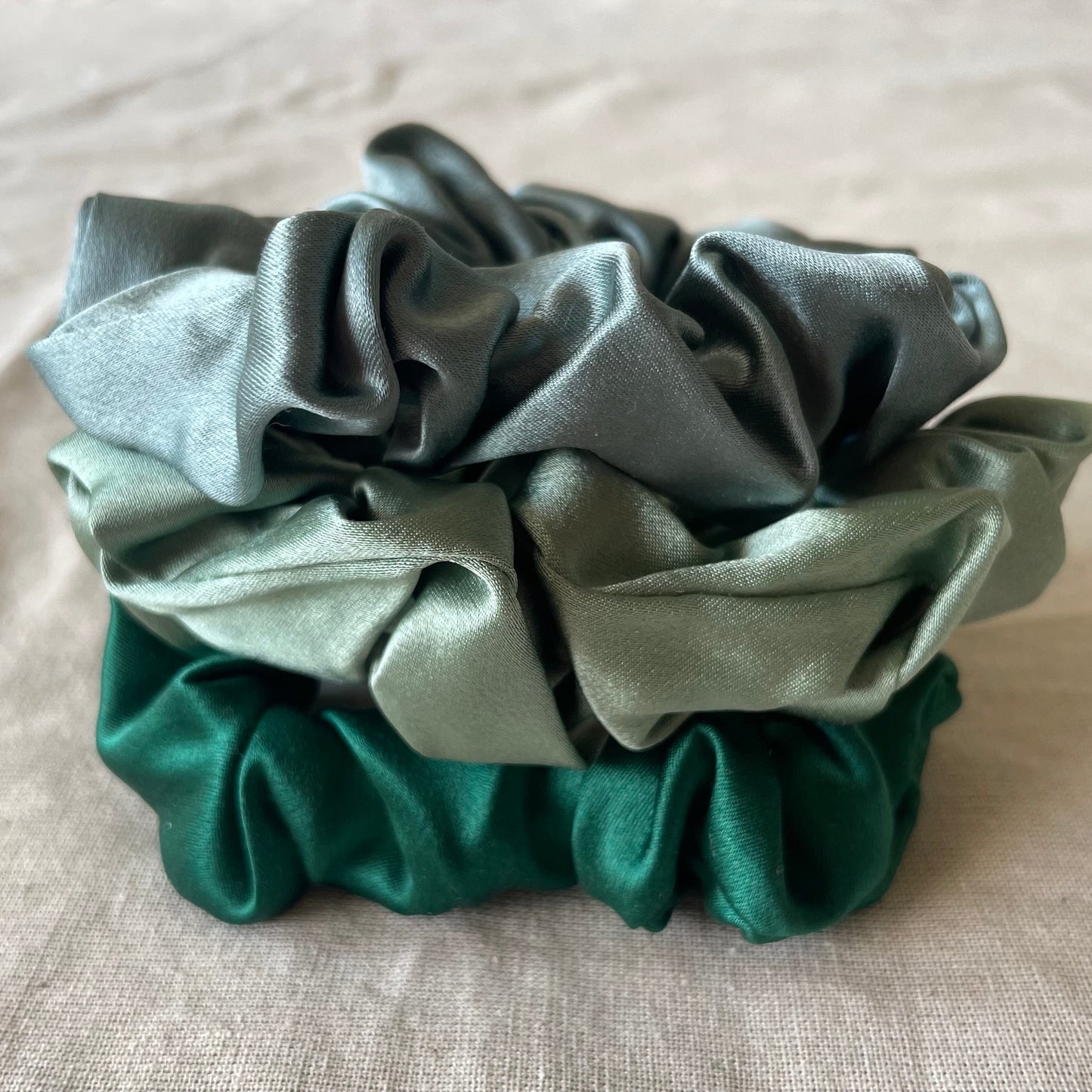 30 momme standard scrunchies 3 pack In avocado emerald ocean 