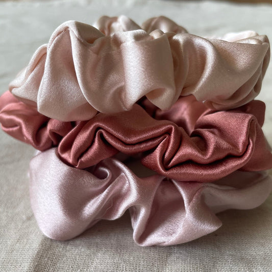 30 momme standard scrunchies 3 pack In peach rose and rose gold color 