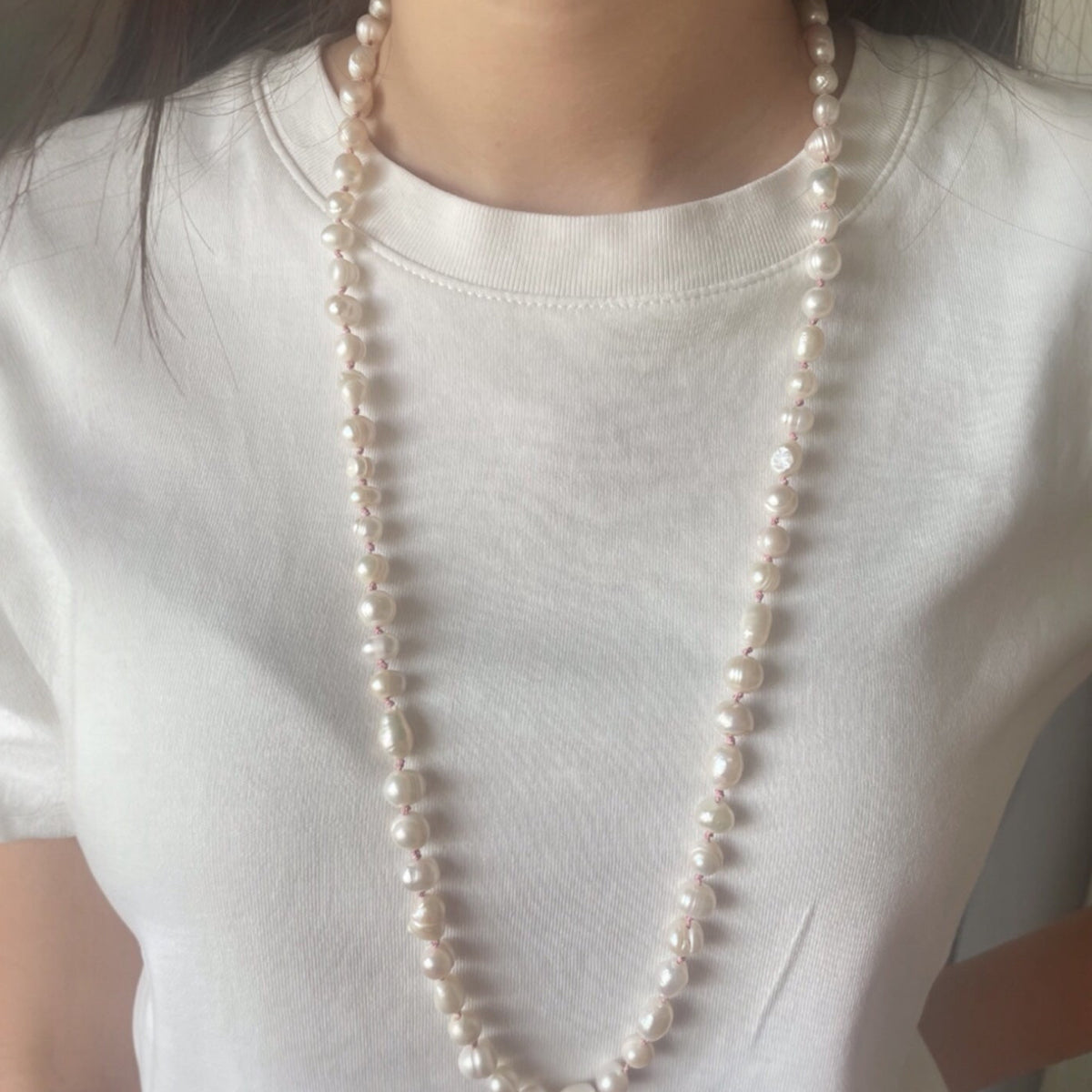Freshwater pearl necklace in vanilla color, hand noted with 100% silk thread 70cm long 