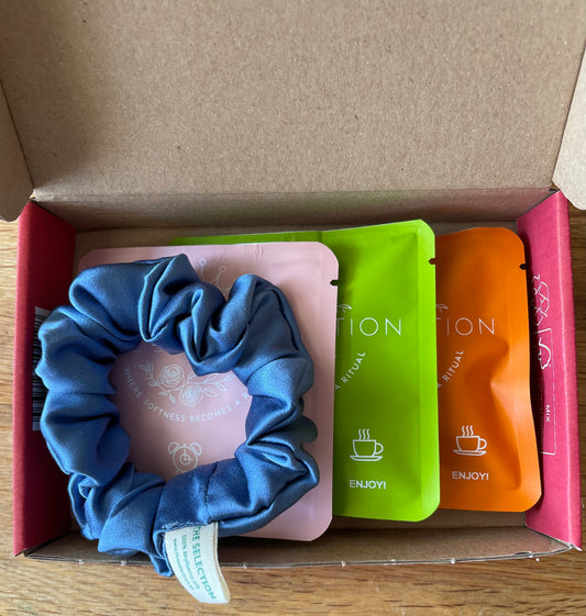 The Cozy Ritual Box – 3 Herbal Teas & 30 Momme Silk Scrunchie
