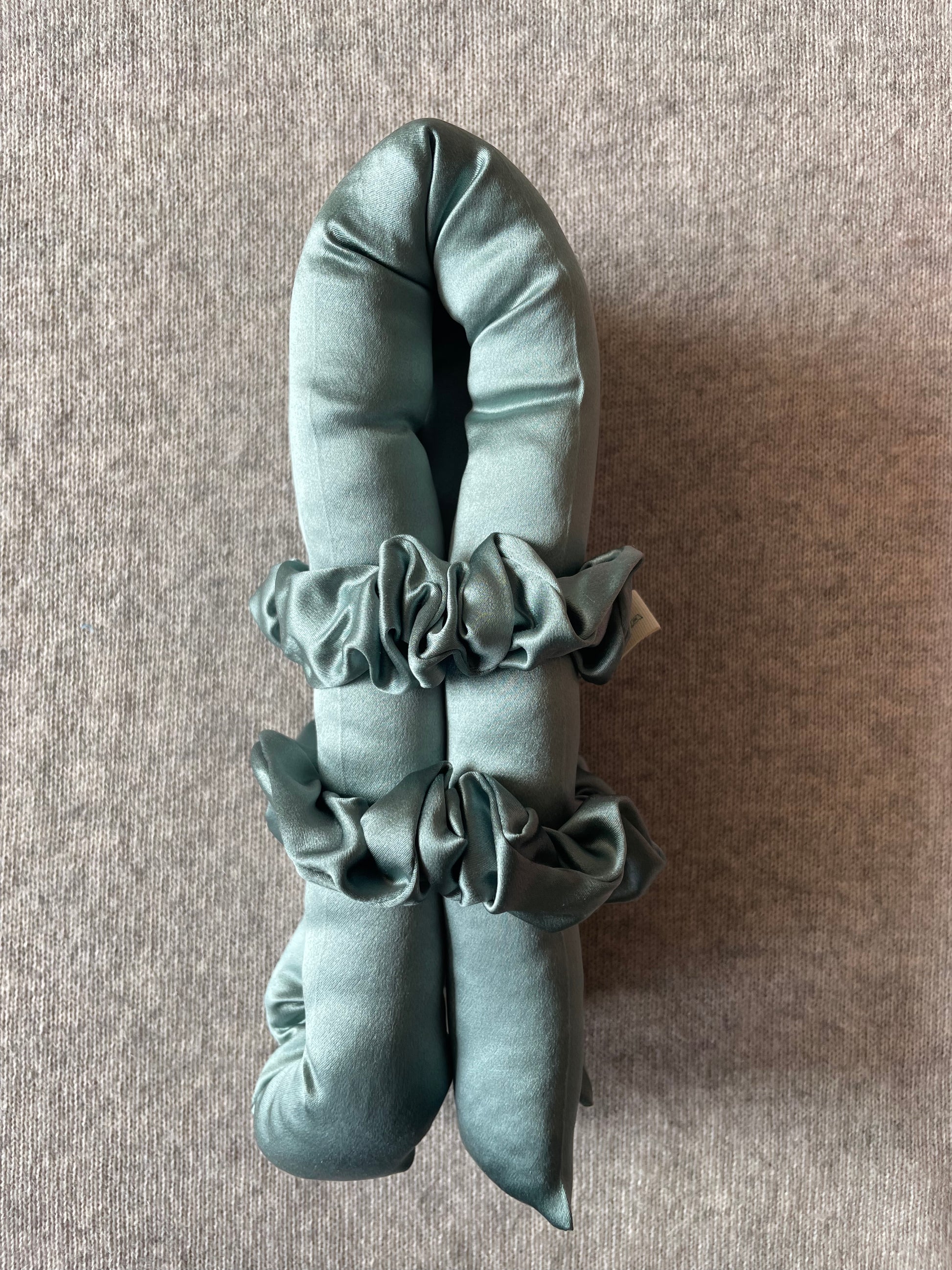 30 momme silk heartless curler set with 2 small 30 momme silk scrunchies in Ocean color 