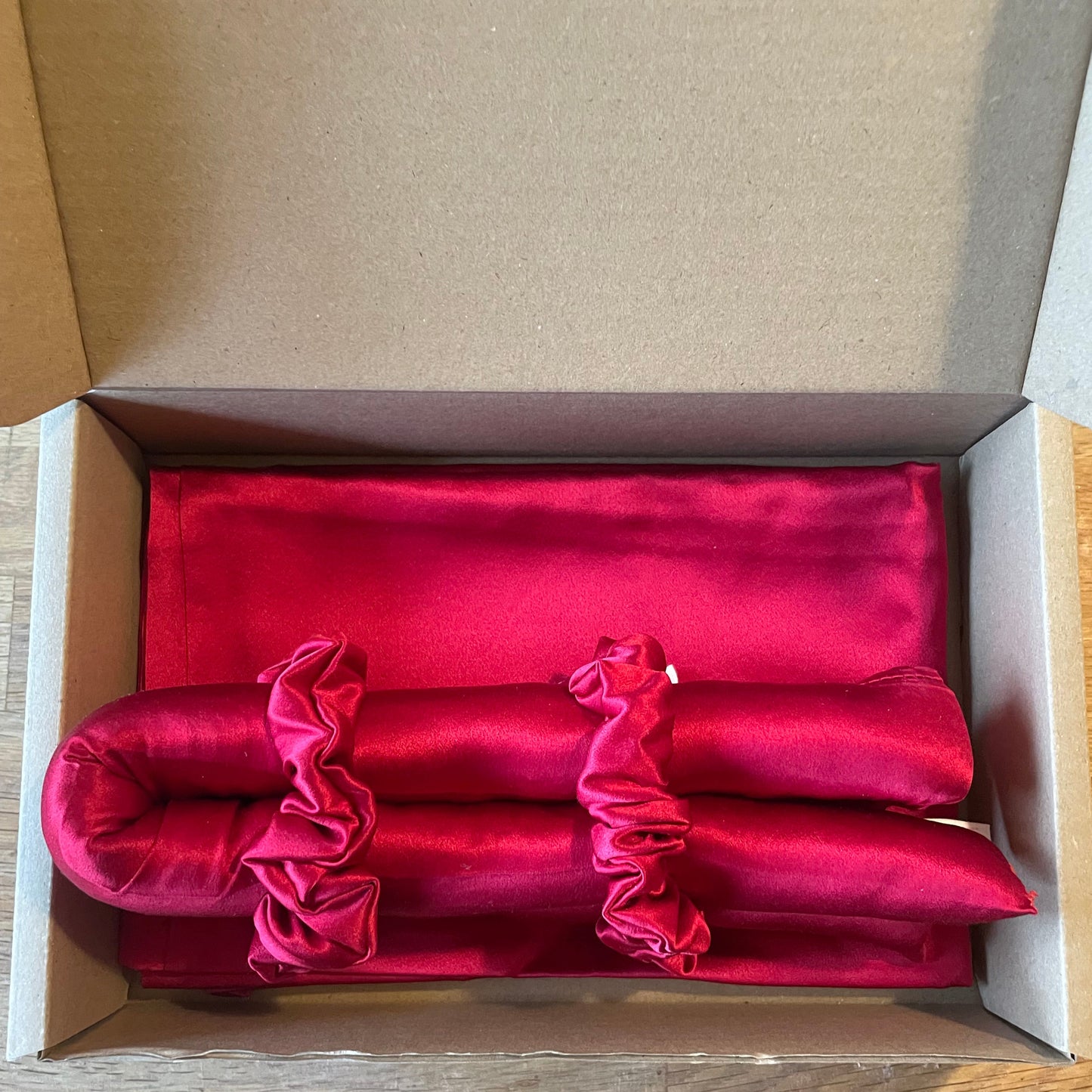 30 momme silk pillowcase and heatless curler set 