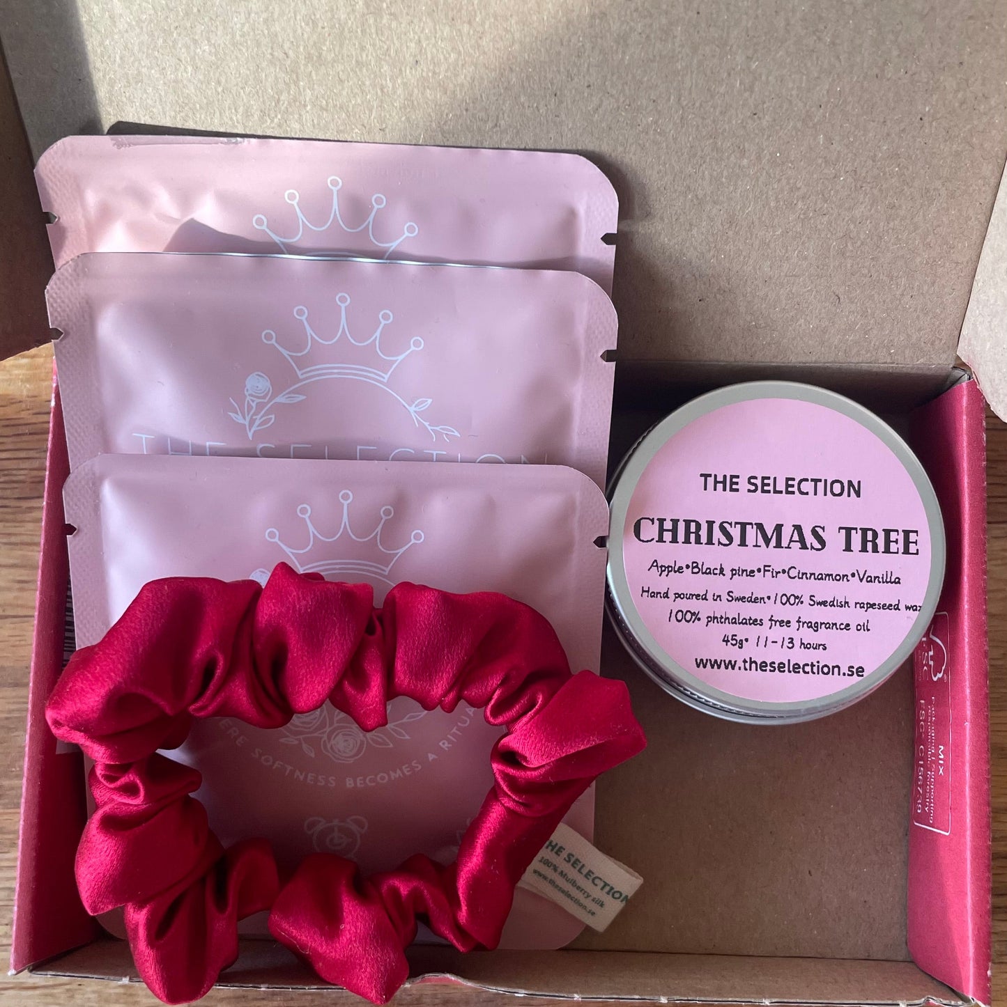 Gift box with 3 herbal tea and 1 scented candle and 1 30 momme silk scrunchie 
