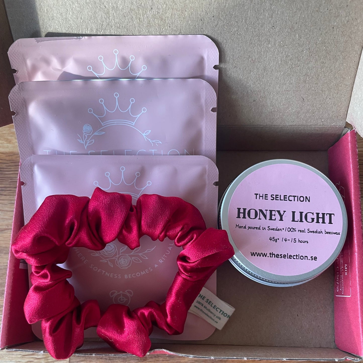 🌸 Soft Moment Mini Gift Box – Candle, Silk Scrunchie & Herbal Teas