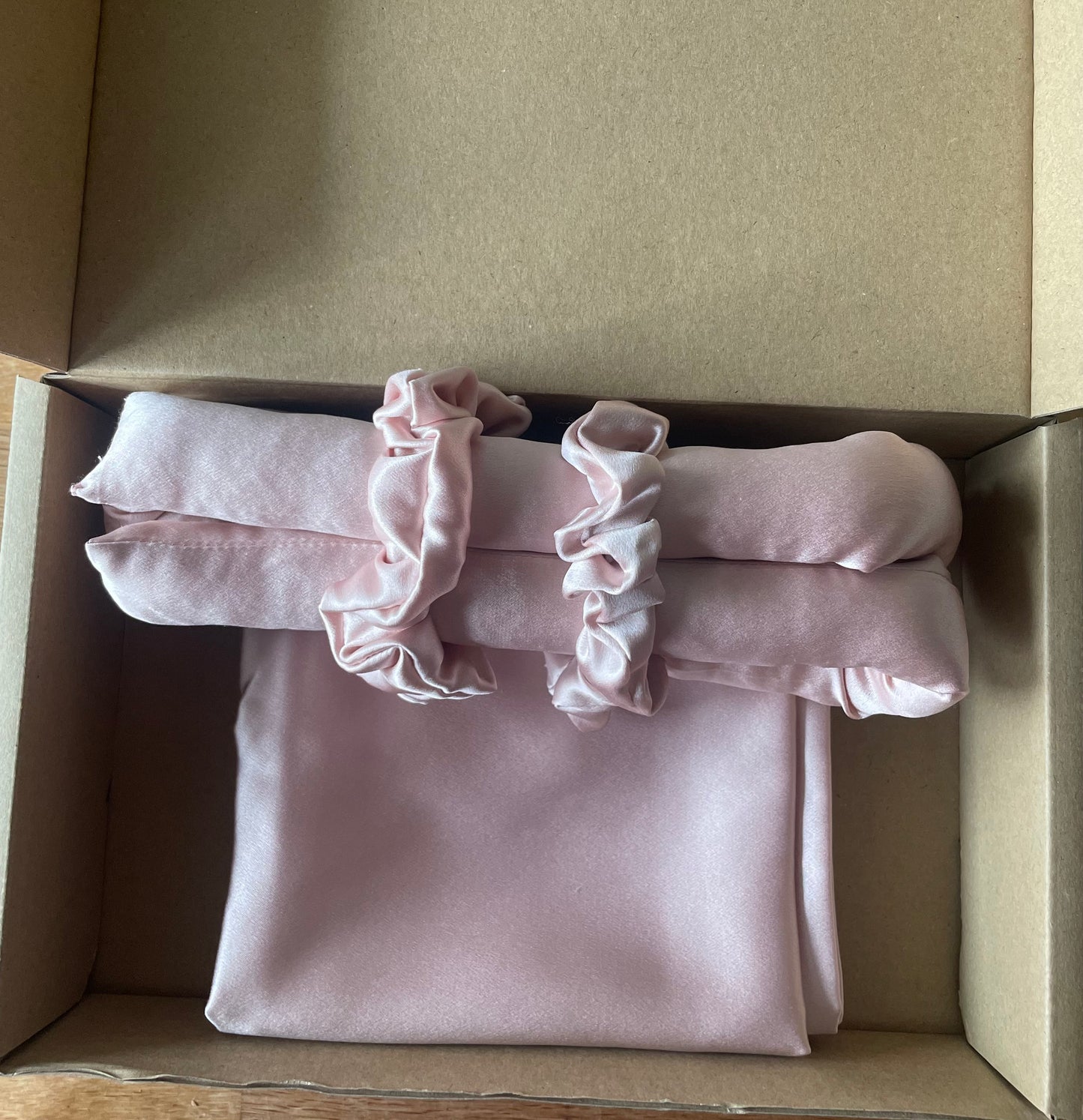 30 momme silk pillowcase and heatless curler set 