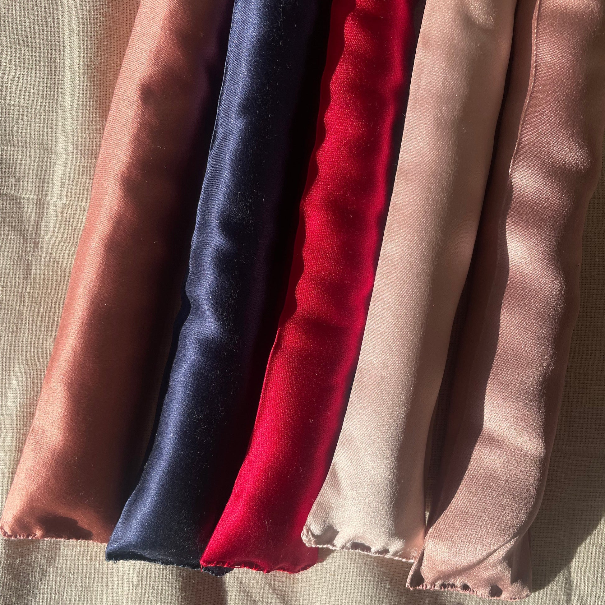 30 momme silk overnight curler with 100% cotton filling, 1 m long in cherry red color. Handmade in Sweden 