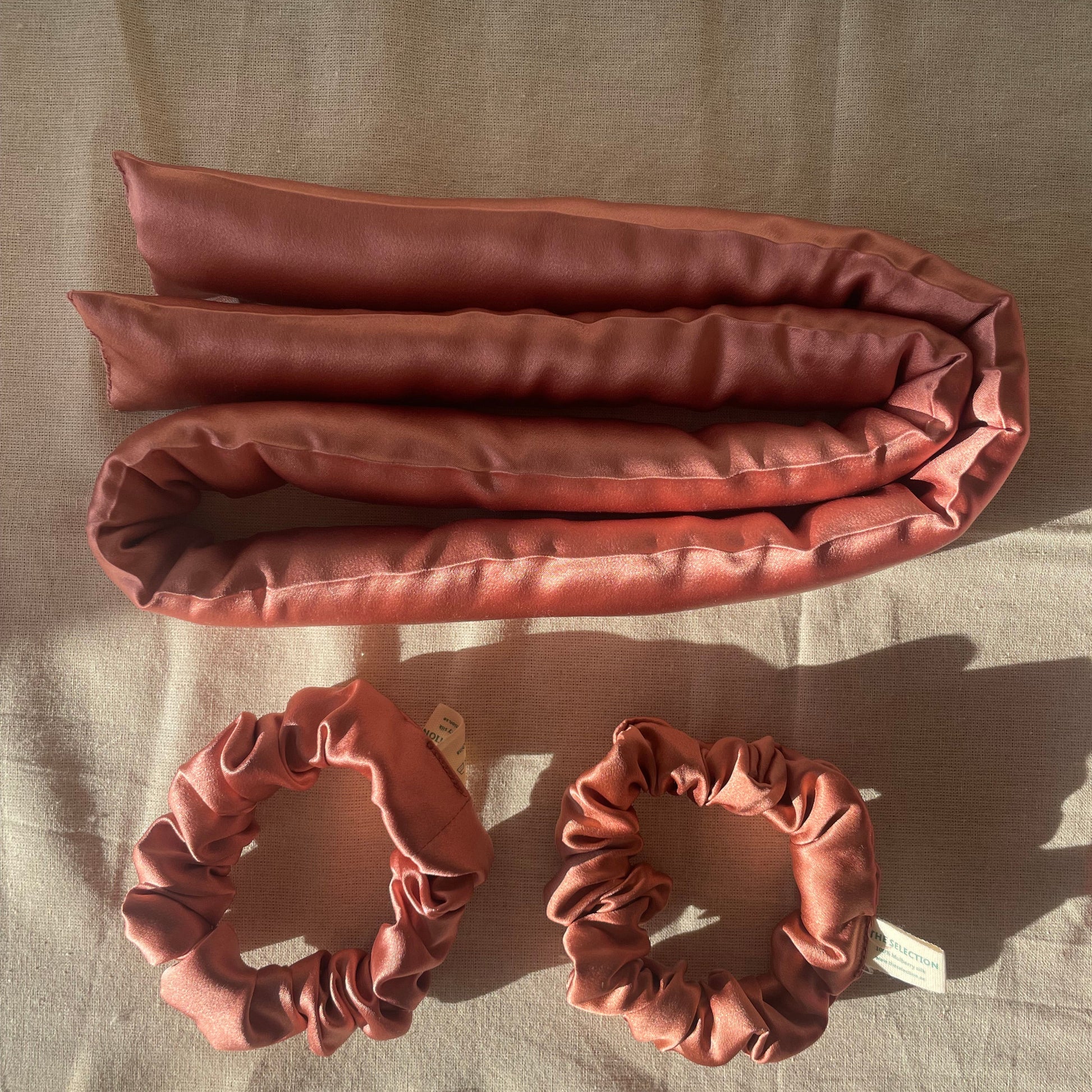 30 momme silk heartless curler set with 2 small 30 momme silk scrunchies ,hand sewed on edge in Sweden 