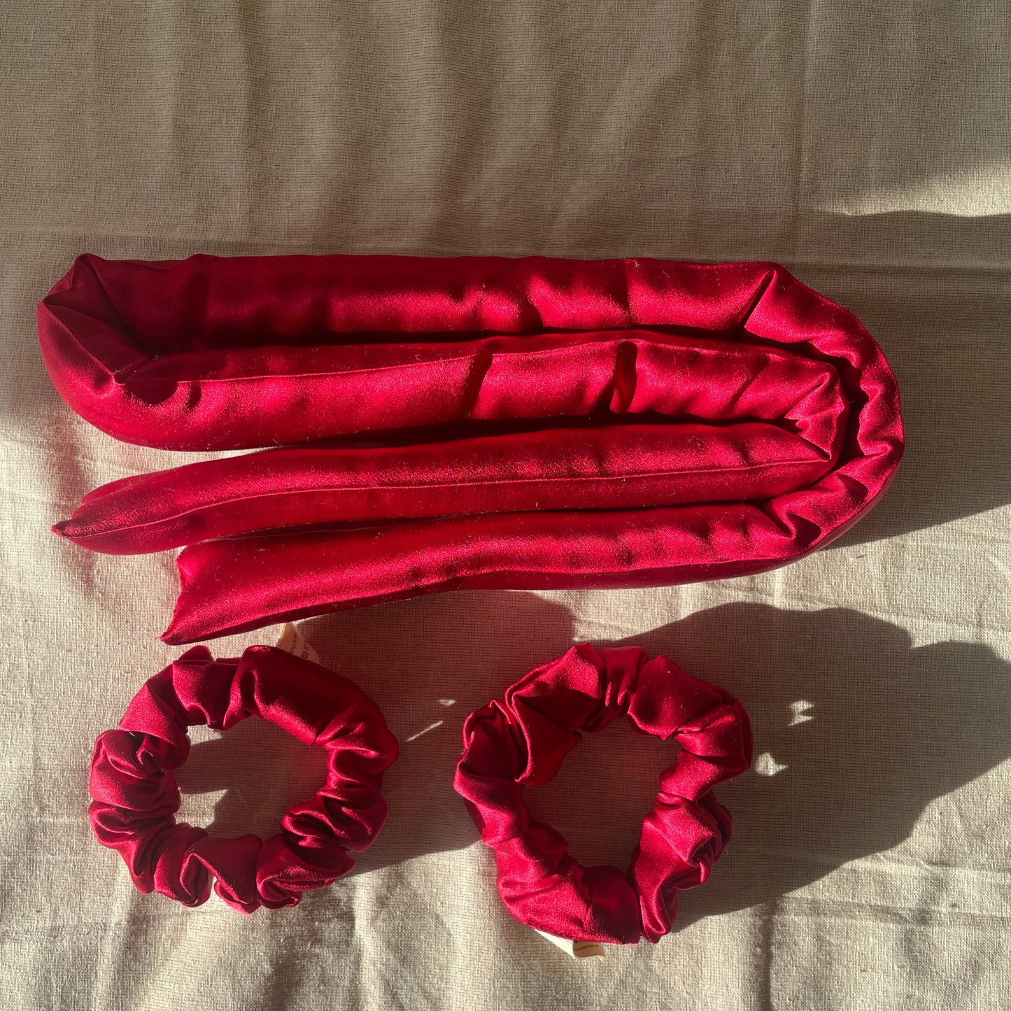 30 momme silk heartless curler set with 2 small 30 momme silk scrunchies ,hand sewed on edge in Sweden 