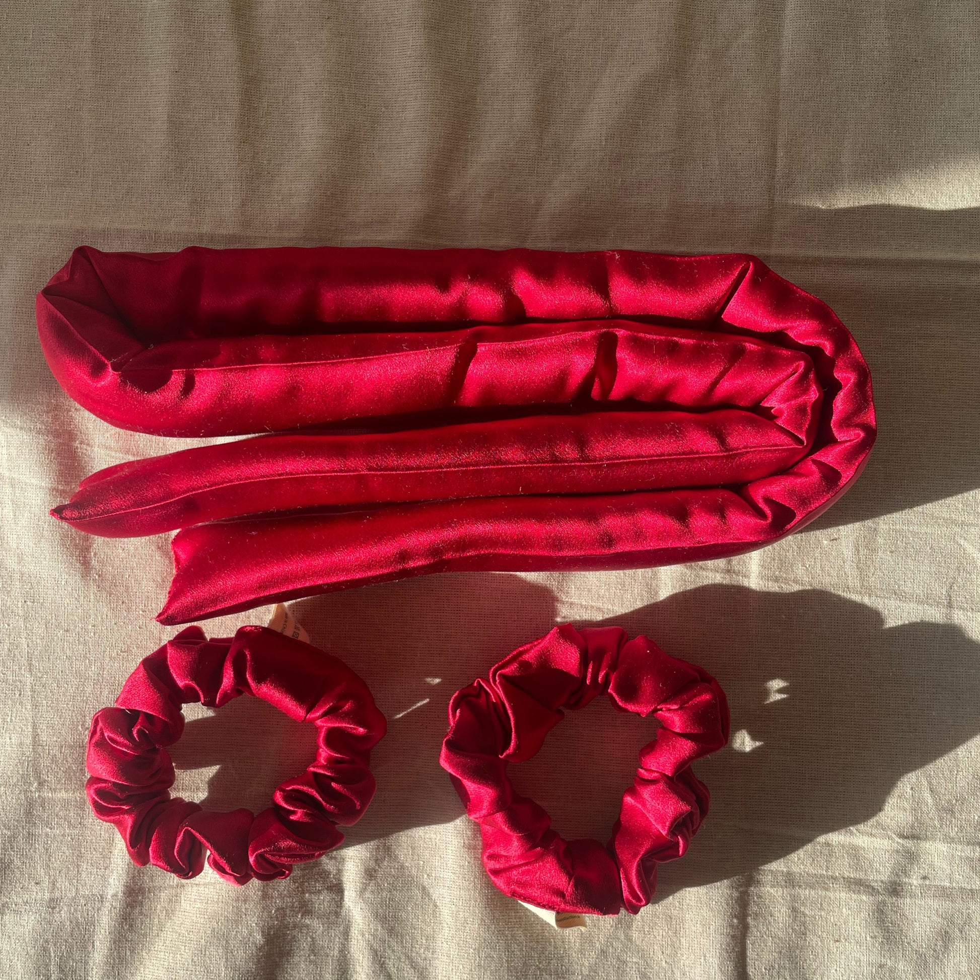 30 momme silk heartless curler set with 2 small 30 momme silk scrunchies ,hand sewed on edge in Sweden 