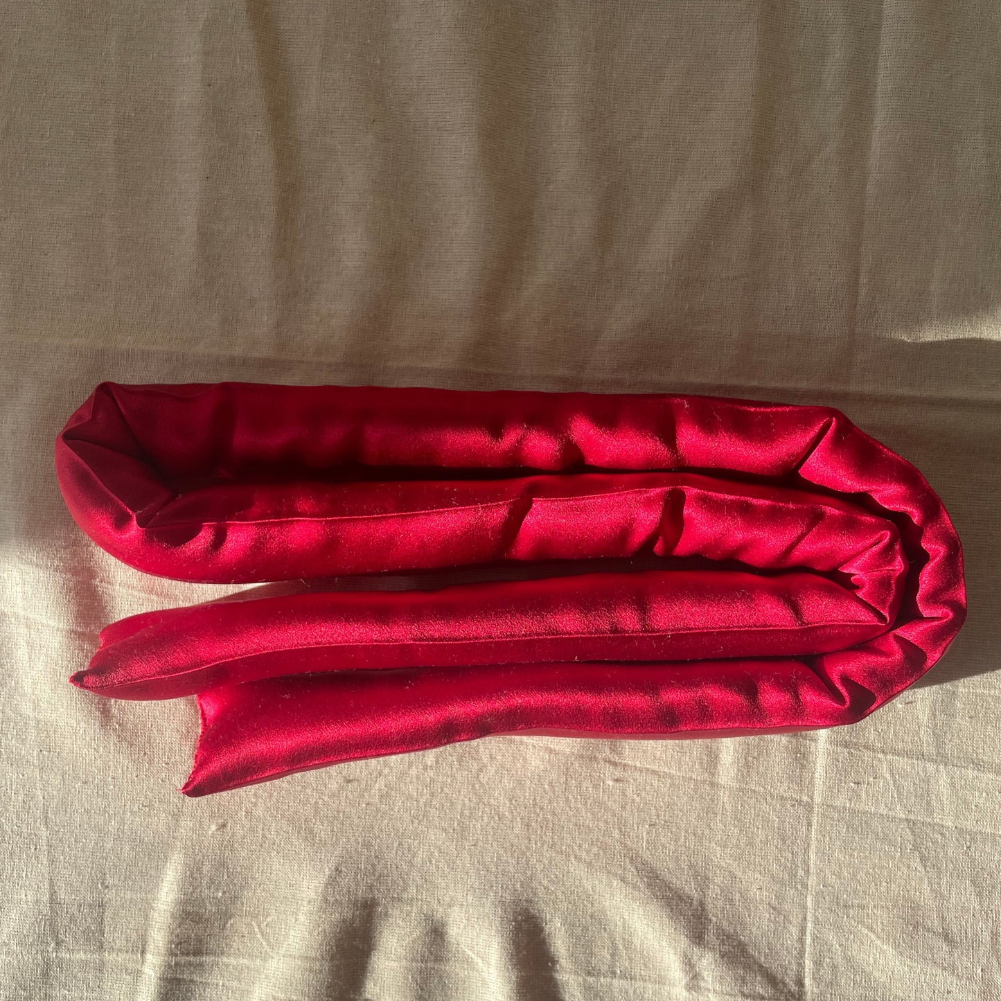 30 momme silk overnight curler with 100% cotton filling, 1 m long in cherry red color. Handmade in Sweden 