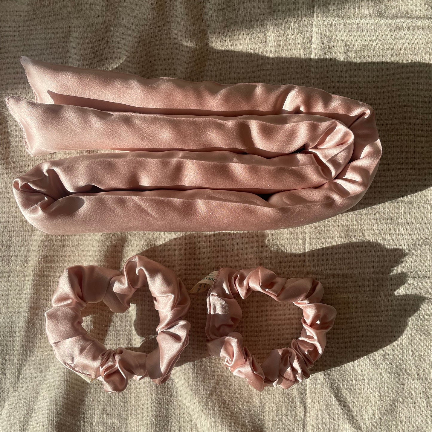 30 momme silk heartless curler set with 2 small 30 momme silk scrunchies ,hand sewed on edge in Sweden 