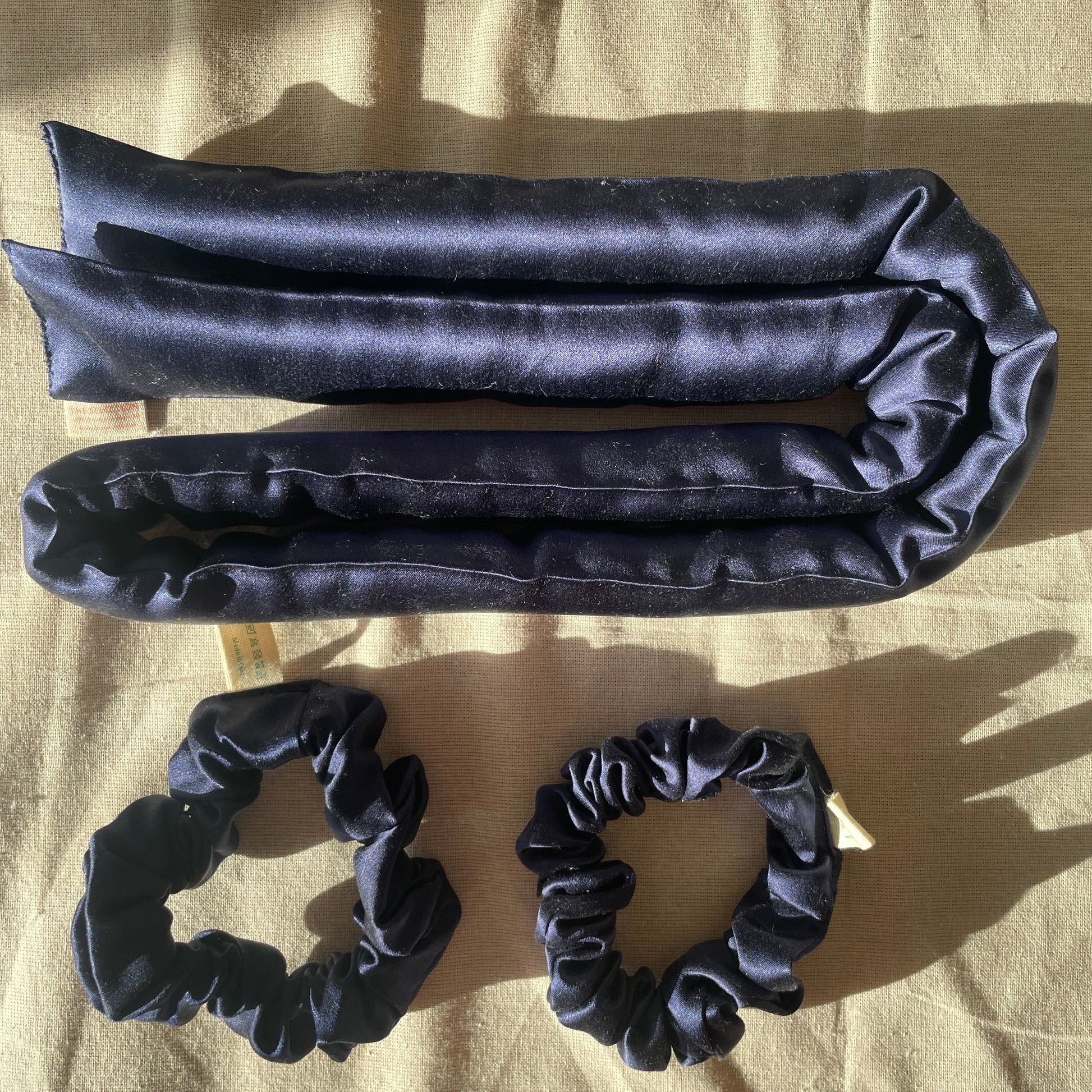 30 momme silk heartless curler set with 2 small 30 momme silk scrunchies ,hand sewed on edge in Sweden 