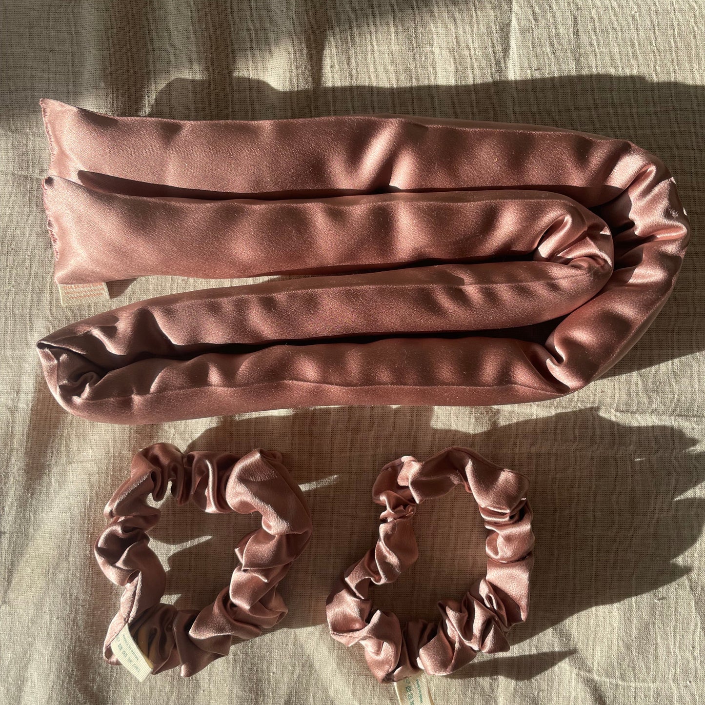 30 momme silk heartless curler set with 2 small 30 momme silk scrunchies ,hand sewed on edge in Sweden 