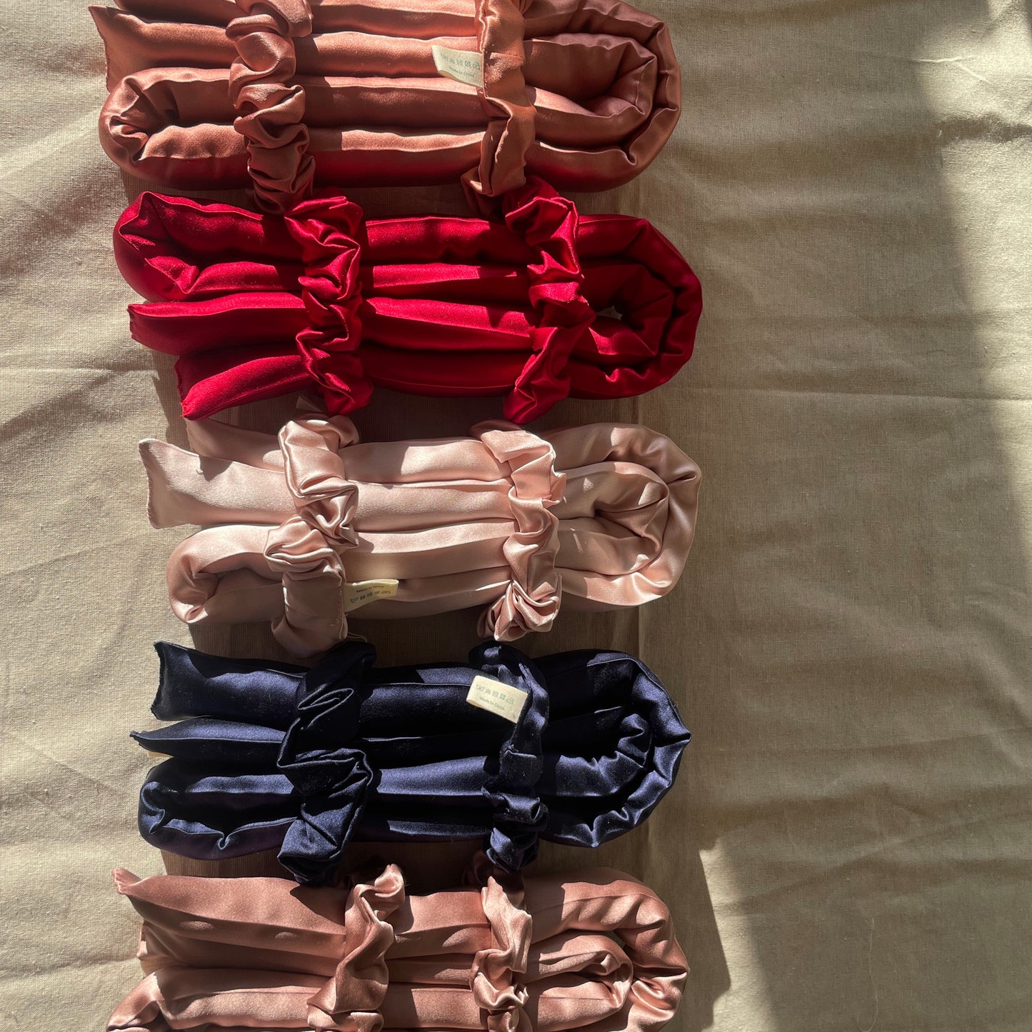 30 momme silk heartless curler set with 2 small 30 momme silk scrunchies ,hand sewed on edge in Sweden 