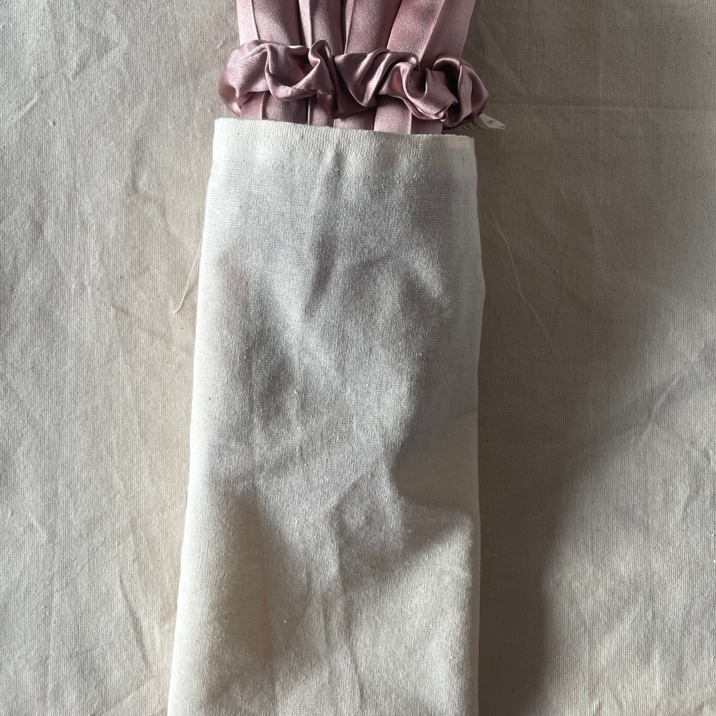 30 momme silk heartless curler set with 2 small 30 momme silk scrunchies ,hand sewed on edge in Sweden 