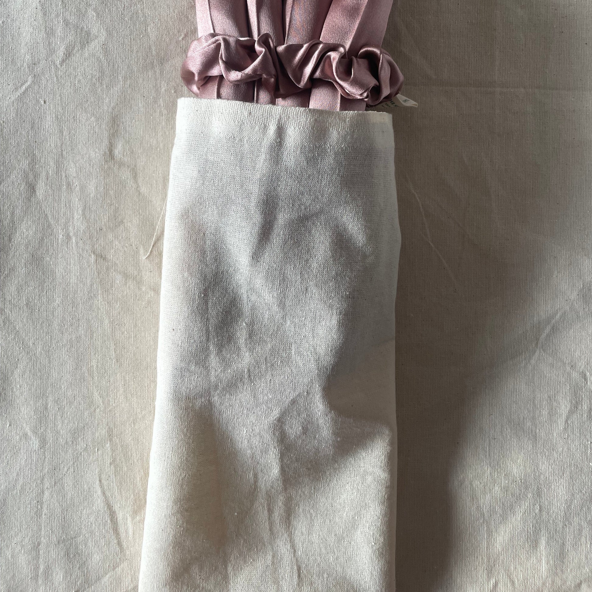 30 momme silk heartless curler set with 2 small 30 momme silk scrunchies ,hand sewed on edge in Sweden 