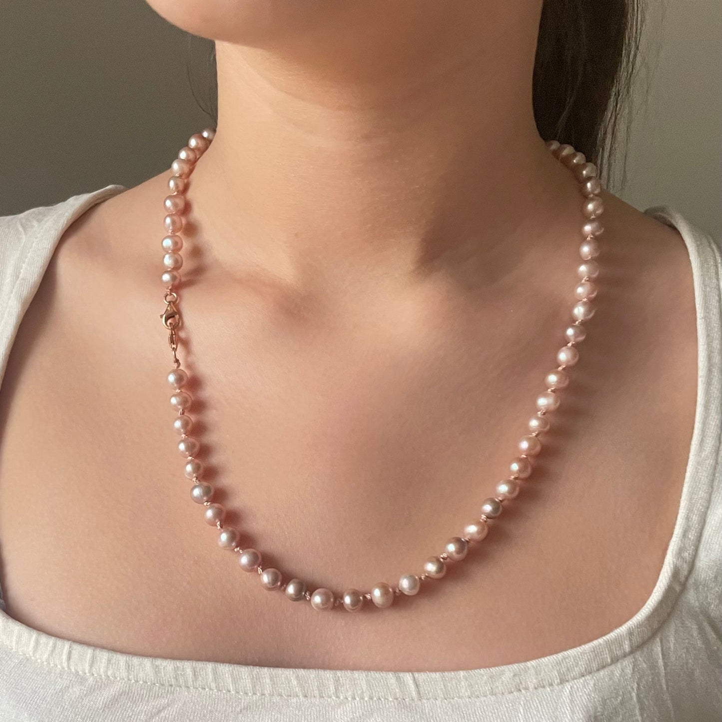 Hand-noted in Sweden,freshwater pearl necklace, with 100% nude color silk thread and 18k rose gold plated double lock.color lilac 