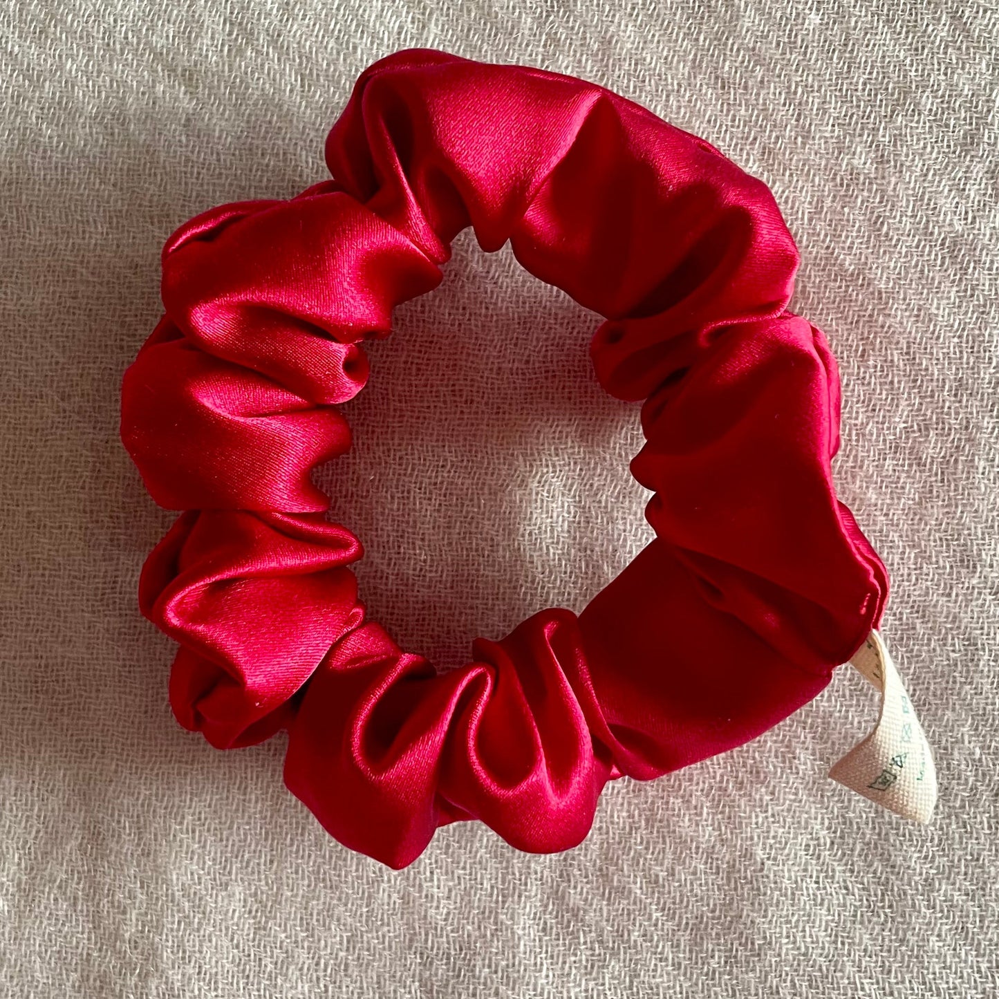 Pure mulberry silk scrunchie in 30 momme thickness In Cherry red color 