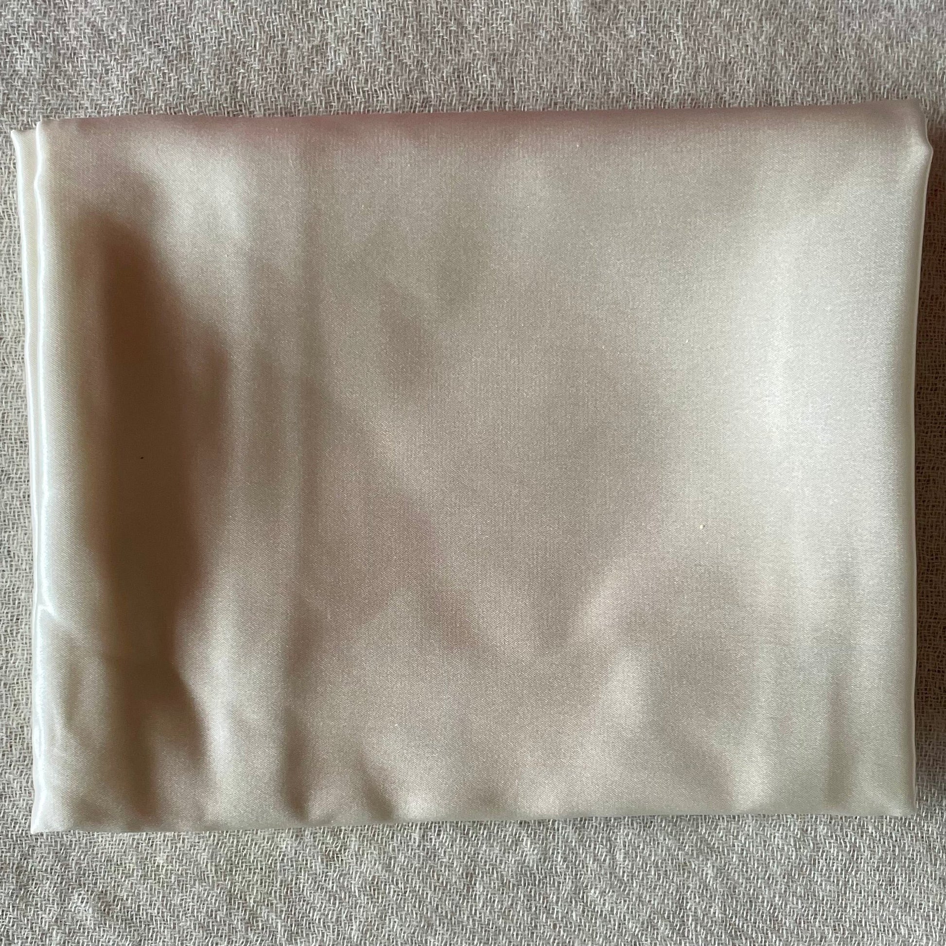 100% 22 momme mulberry silk pillowcase,vanilla color