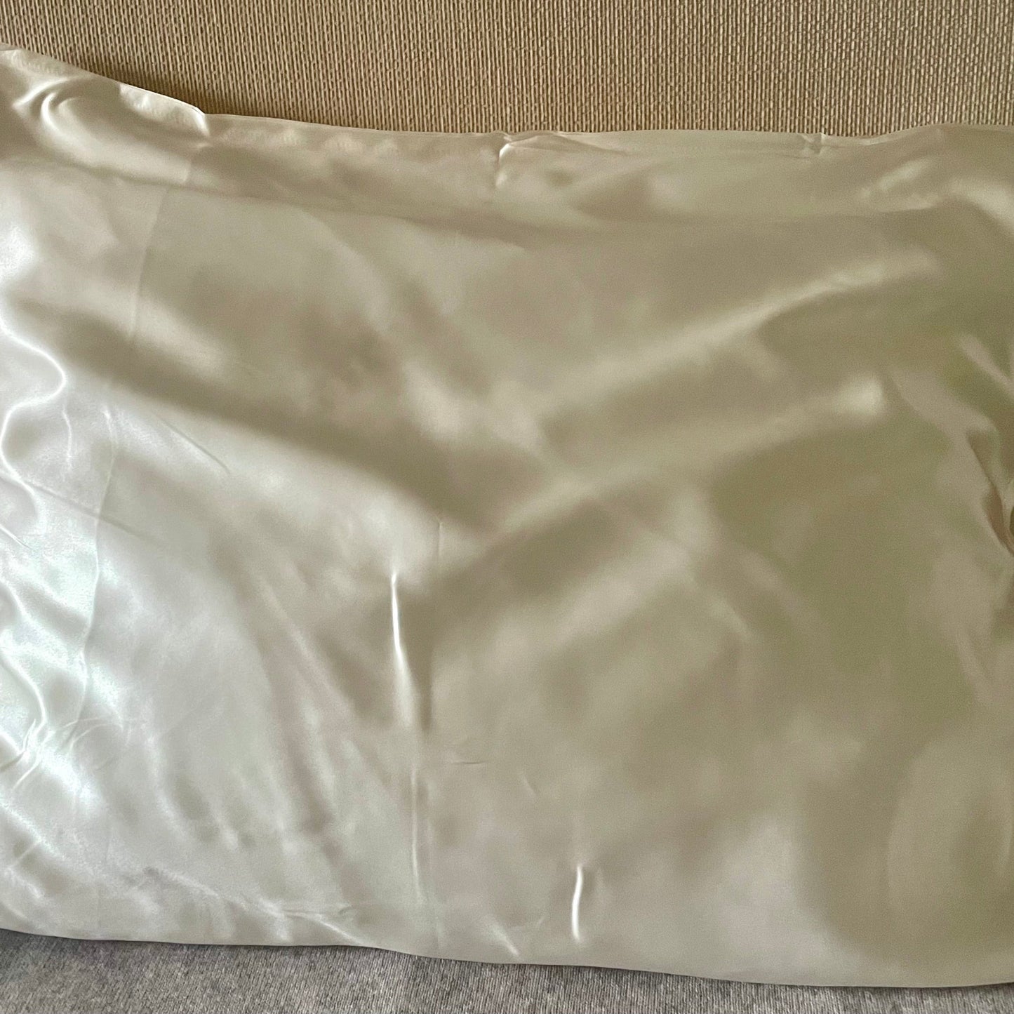100% 22 momme mulberry silk pillowcase,vanilla color