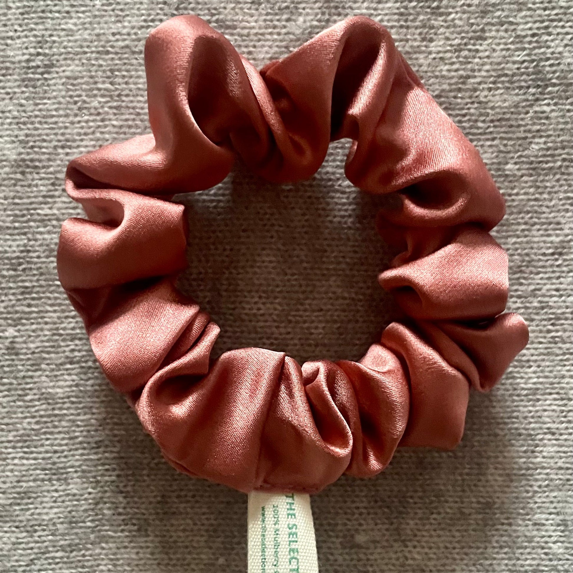 Pure mulberry silk scrunchie in 30 momme thickness In rose gold color 