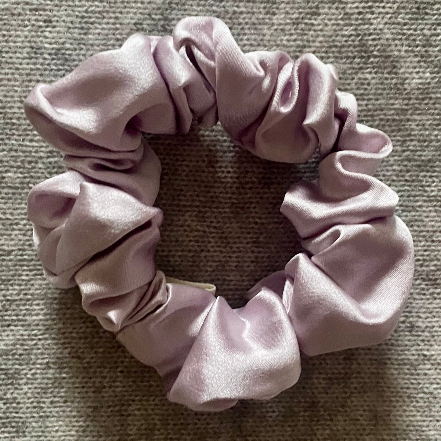 100% 30 momme mulberry silk scrunchie small, lilac color