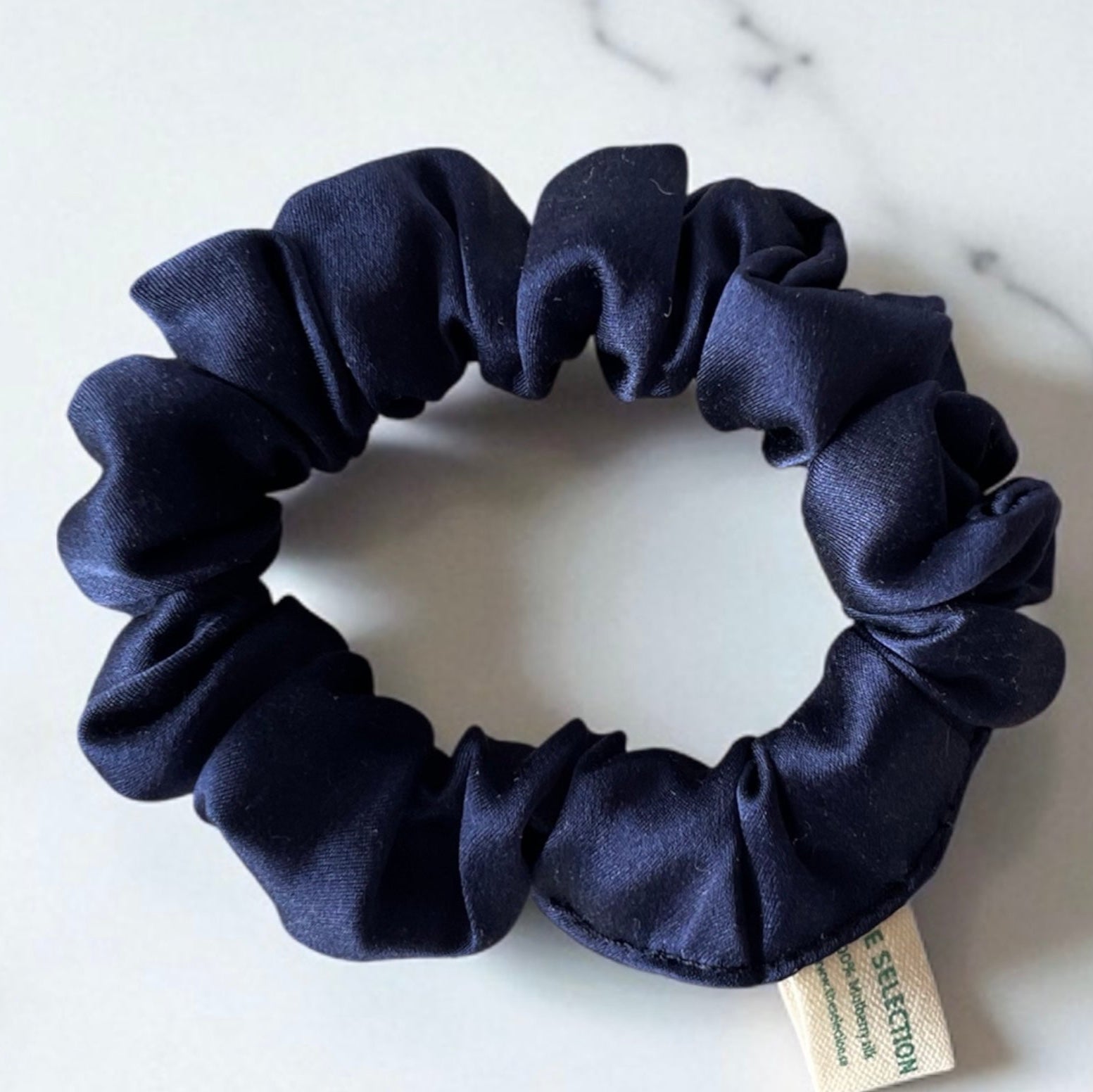 Pure mulberry silk scrunchie in 30 momme thickness Navy 