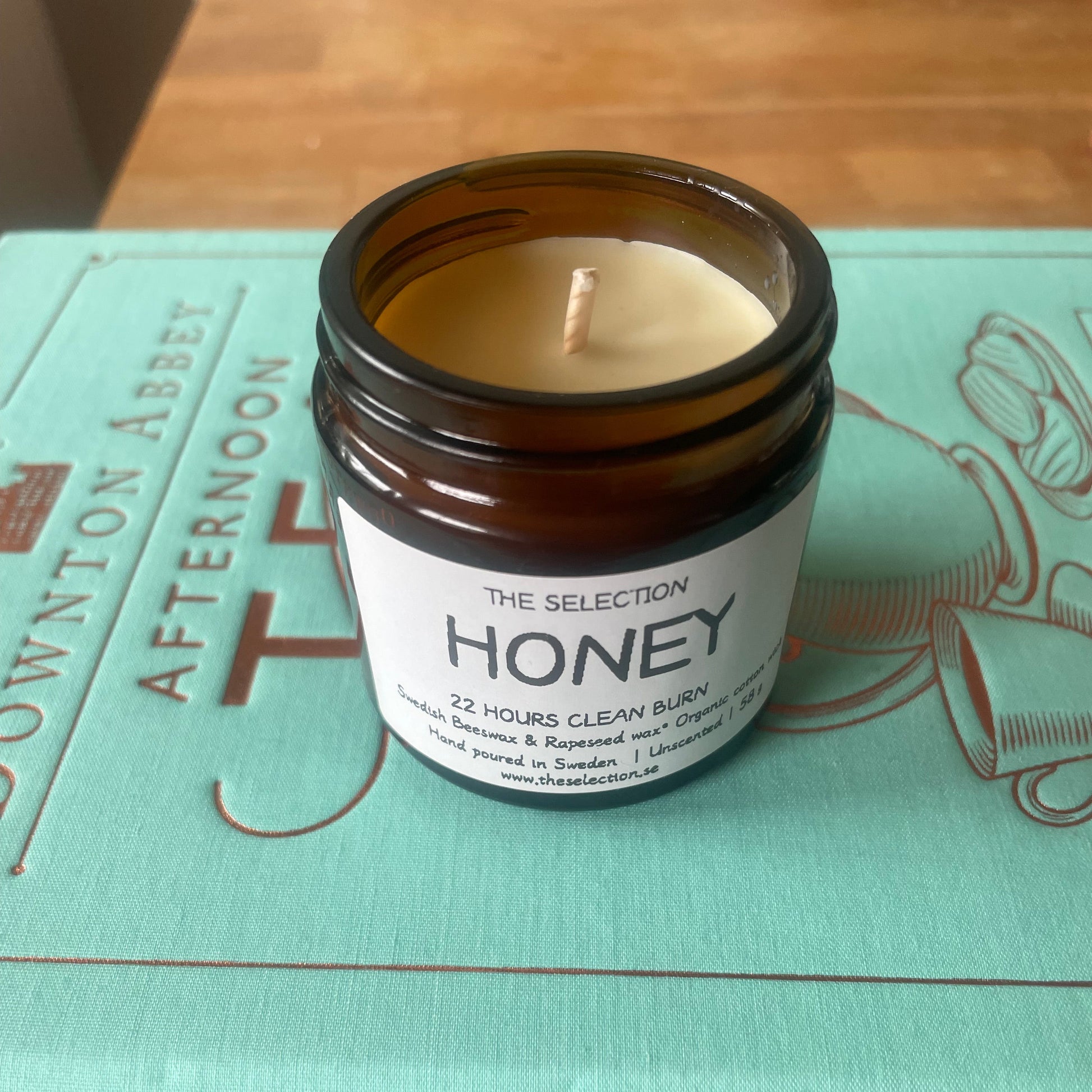 Swedish beeswax and rapeseed wax candle hand poured With local Swedish beeswax and rapeseed wax 100% organic cotton wick 