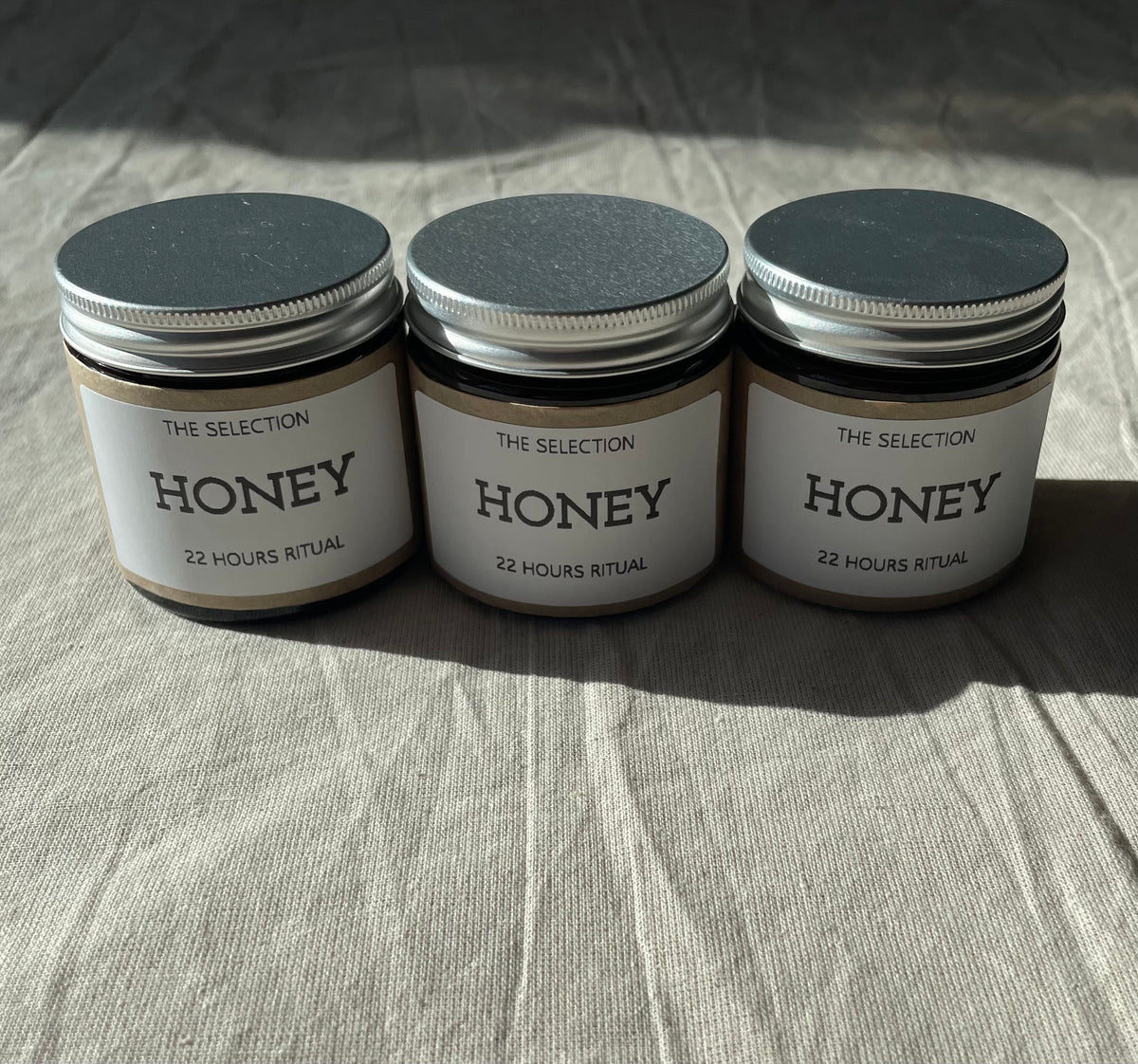 Swedish beeswax and rapeseed wax candles 100% organic cotton wick,22 h clean burn, hand poured in Sweden with local beeswax and rapeseed wax from southern part of Sweden 